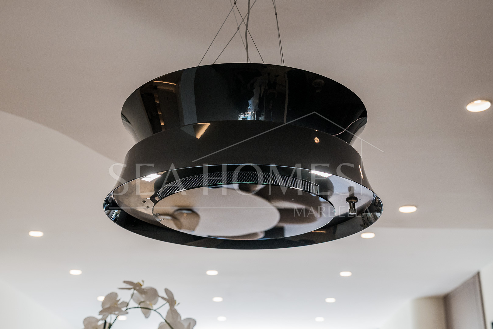 Exquisite duplex penthouse front line to the beach near Estepona town!