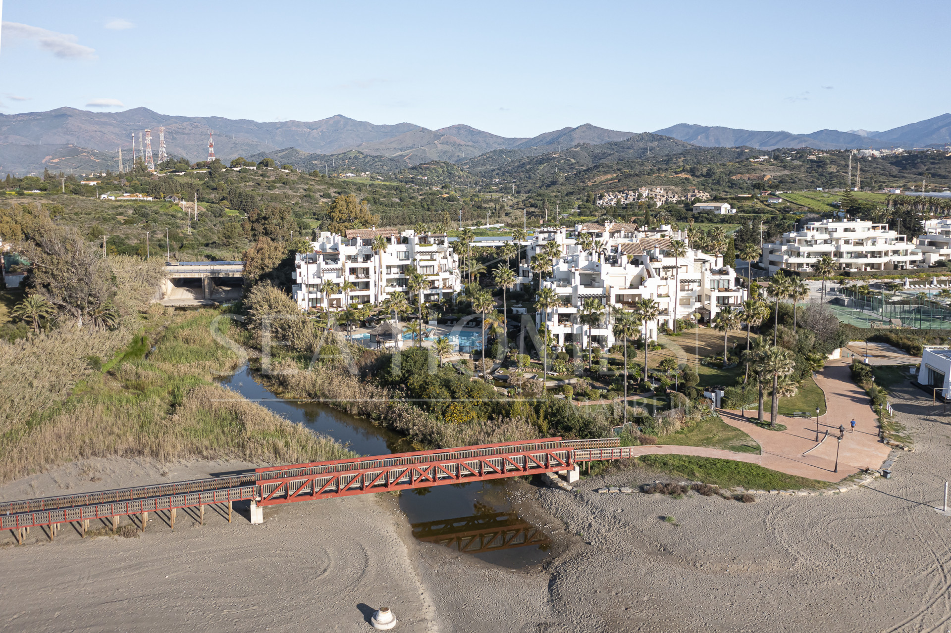 Beachfront luxury penthouse close to Estepona town!