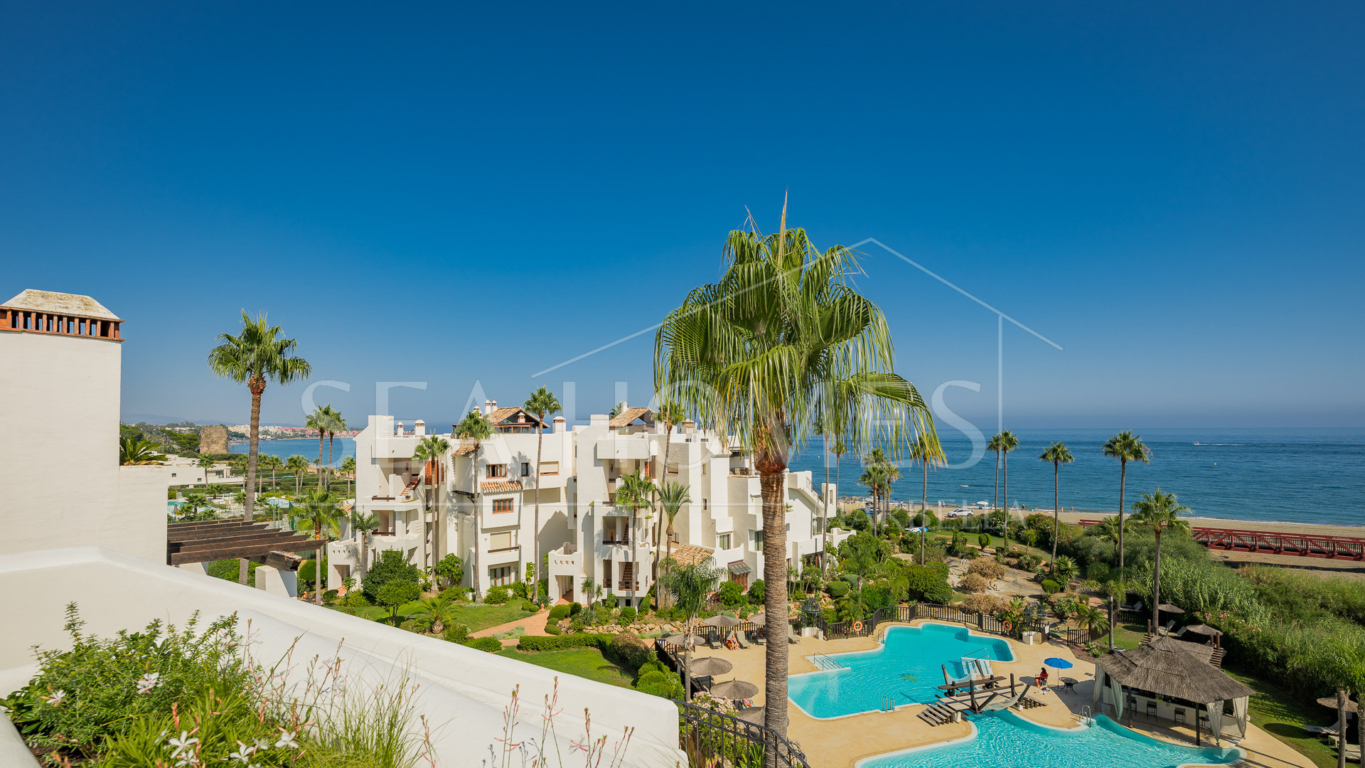 Beachfront luxury penthouse close to Estepona town!