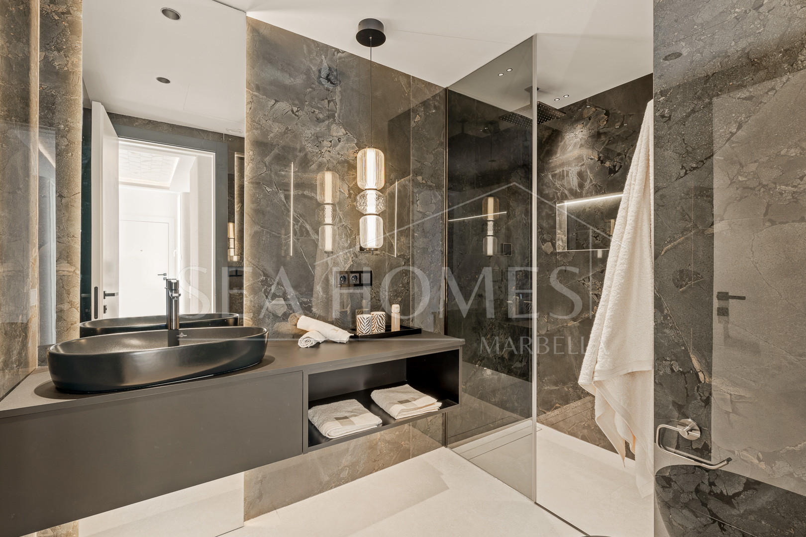 Beachfront luxury penthouse close to Estepona town!