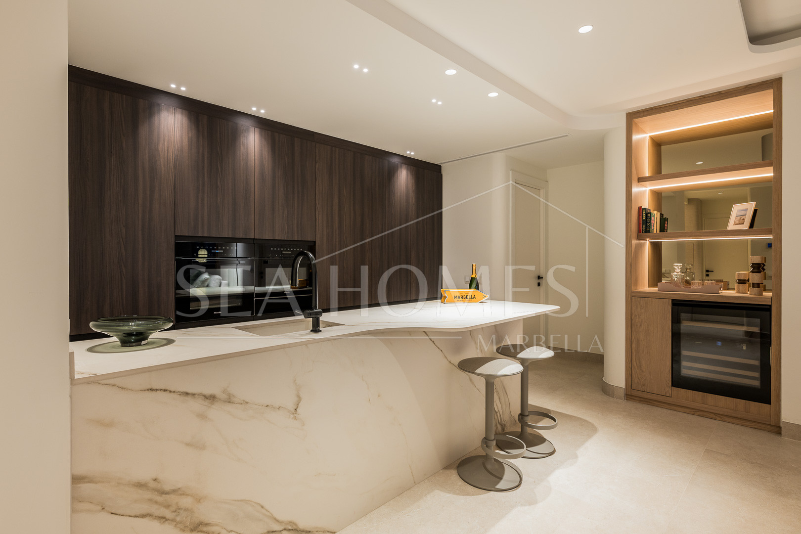 Beachfront luxury penthouse close to Estepona town!