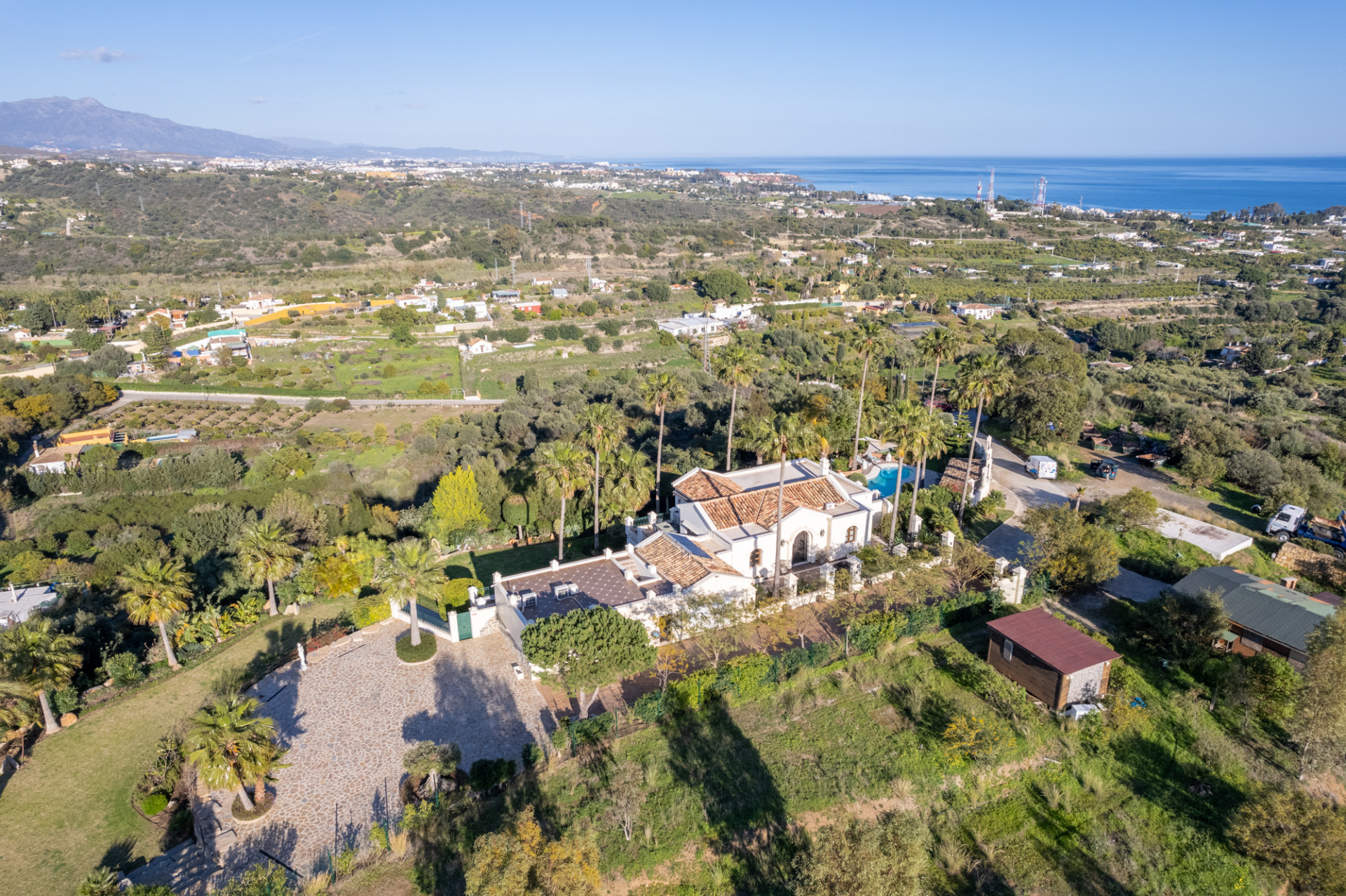 Amazing and unique hilltop estate only 3 minutes drive from Laguna beach close to Estepona center!