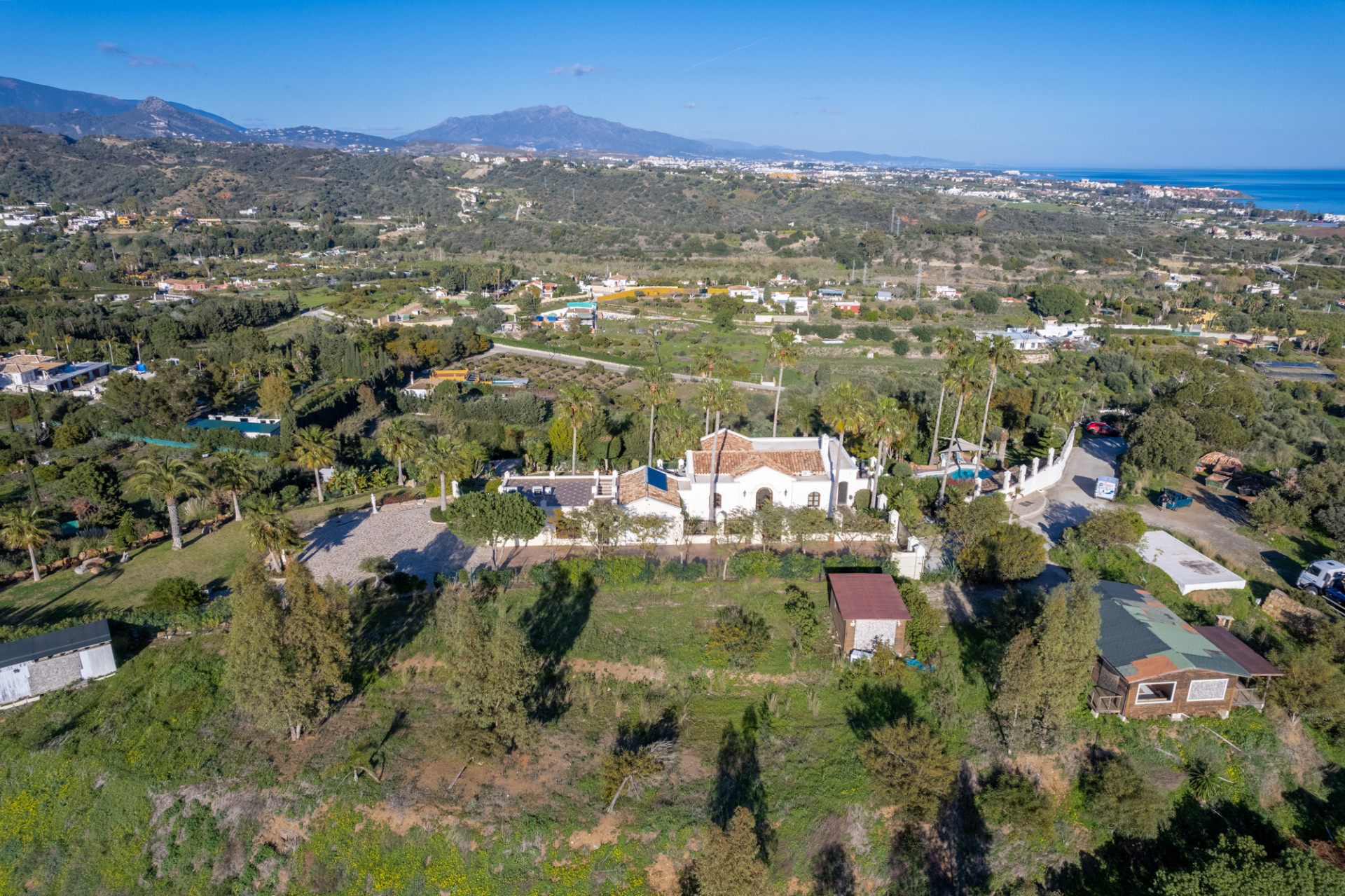 Amazing and unique hilltop estate only 3 minutes drive from Laguna beach close to Estepona center!