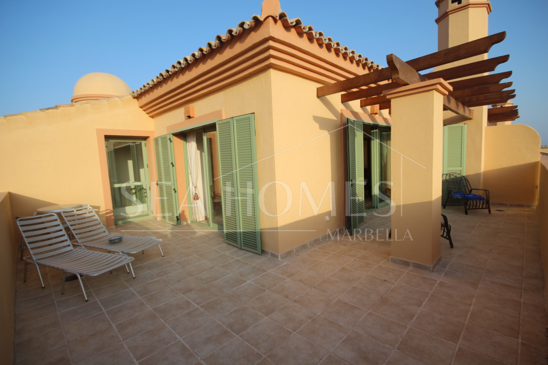 Exquisite corner penthouse in Four Seasons Flamingos with sea and mountain views!