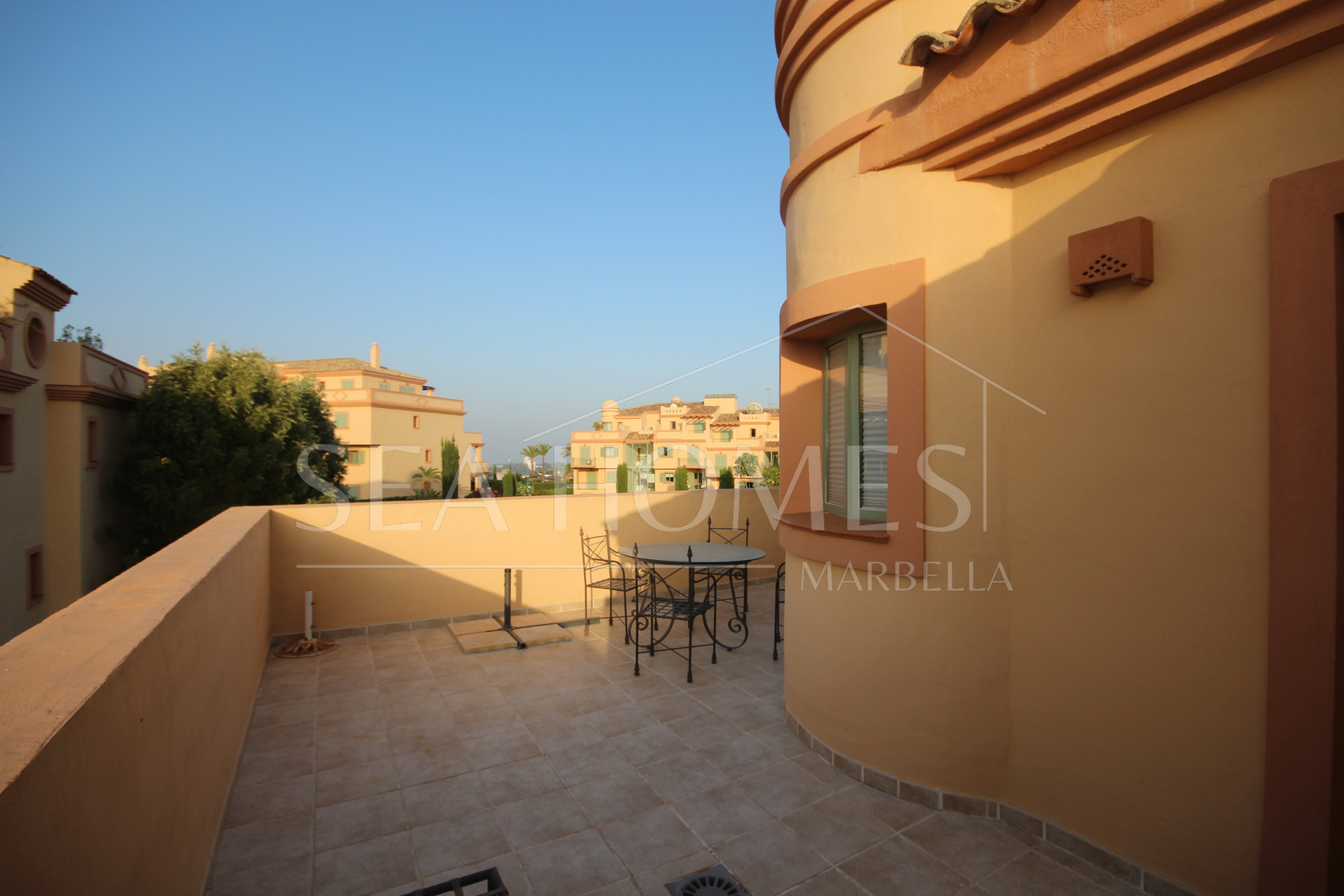 Exquisite corner penthouse in Four Seasons Flamingos with sea and mountain views!