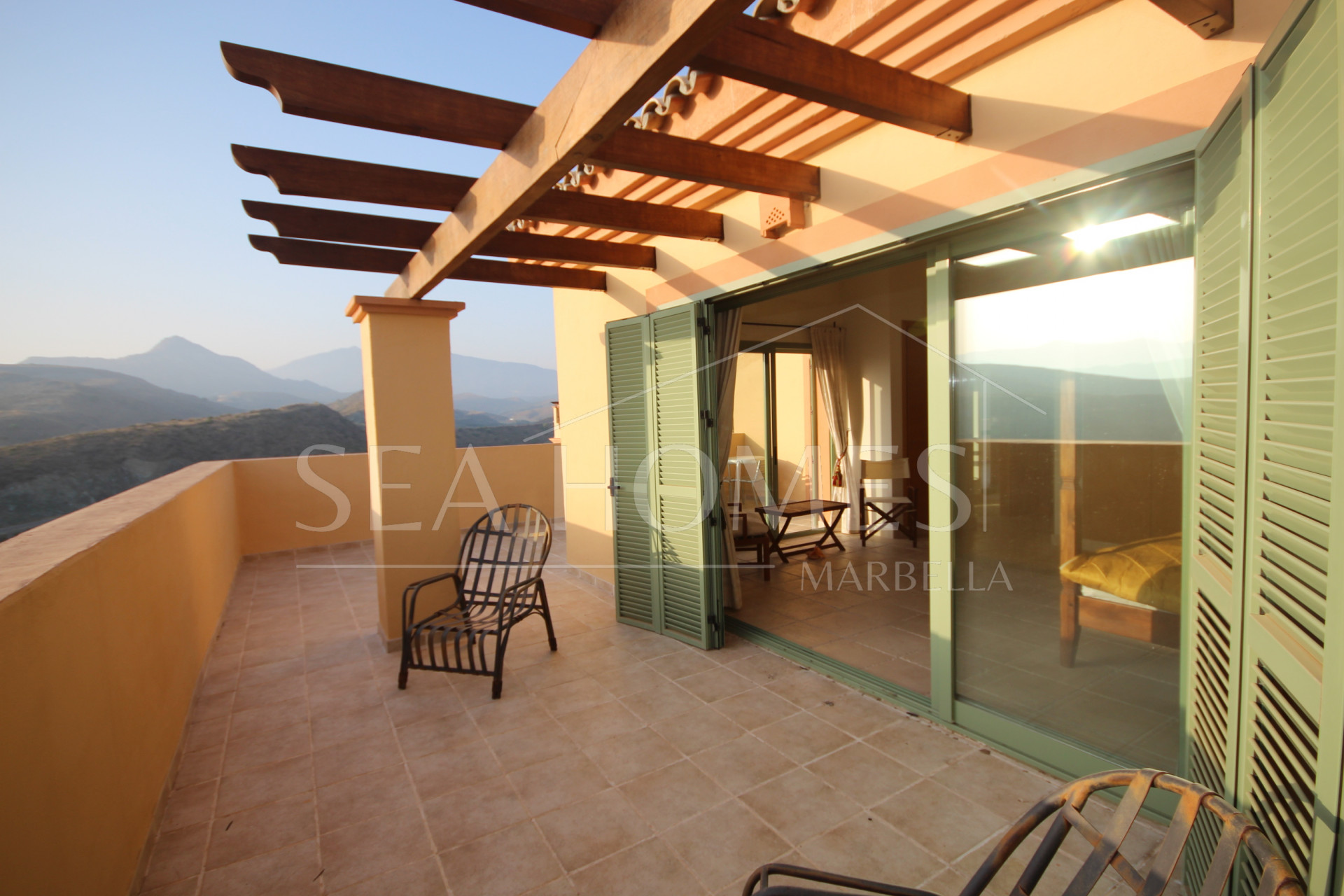 Exquisite corner penthouse in Four Seasons Flamingos with sea and mountain views!