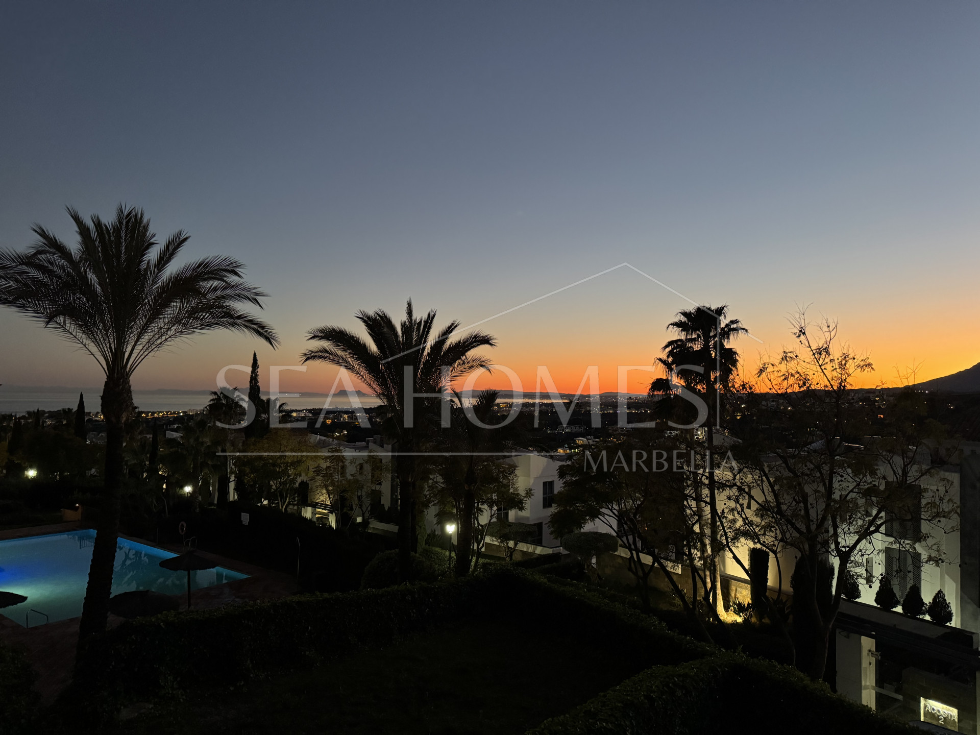 Exquisite corner penthouse in Four Seasons Flamingos with sea and mountain views!