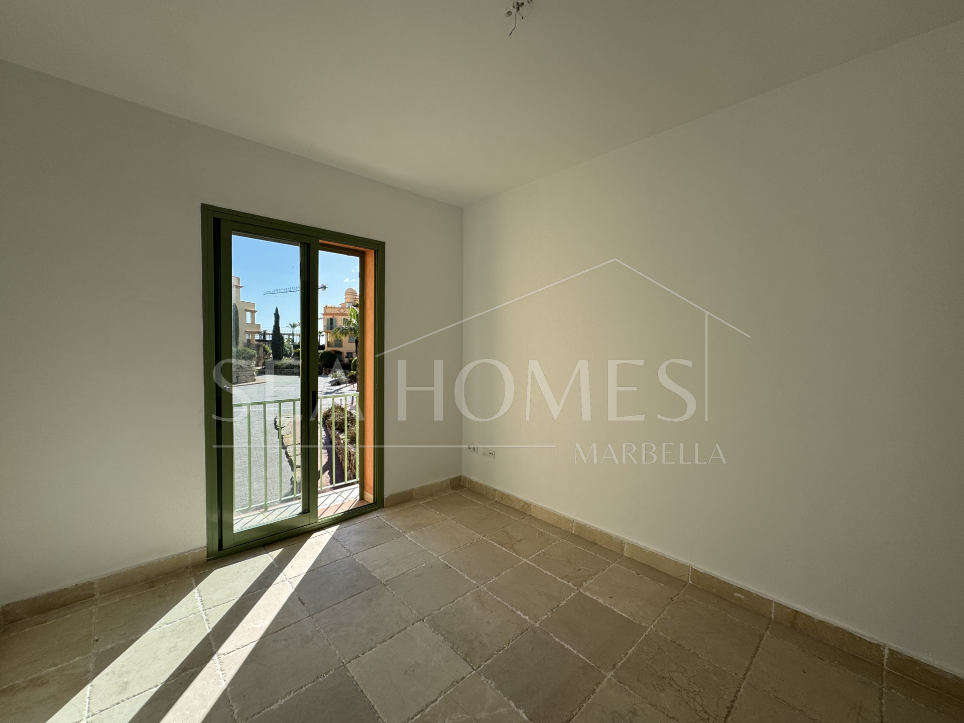 Exquisite corner penthouse in Four Seasons Flamingos with sea and mountain views!