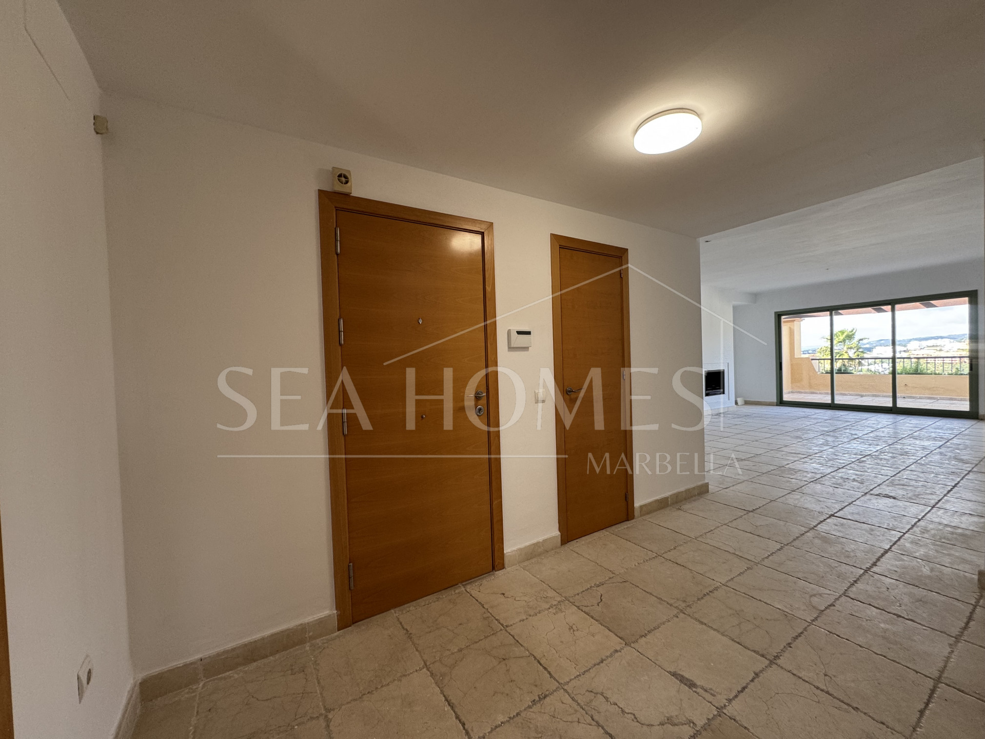 Exquisite corner penthouse in Four Seasons Flamingos with sea and mountain views!