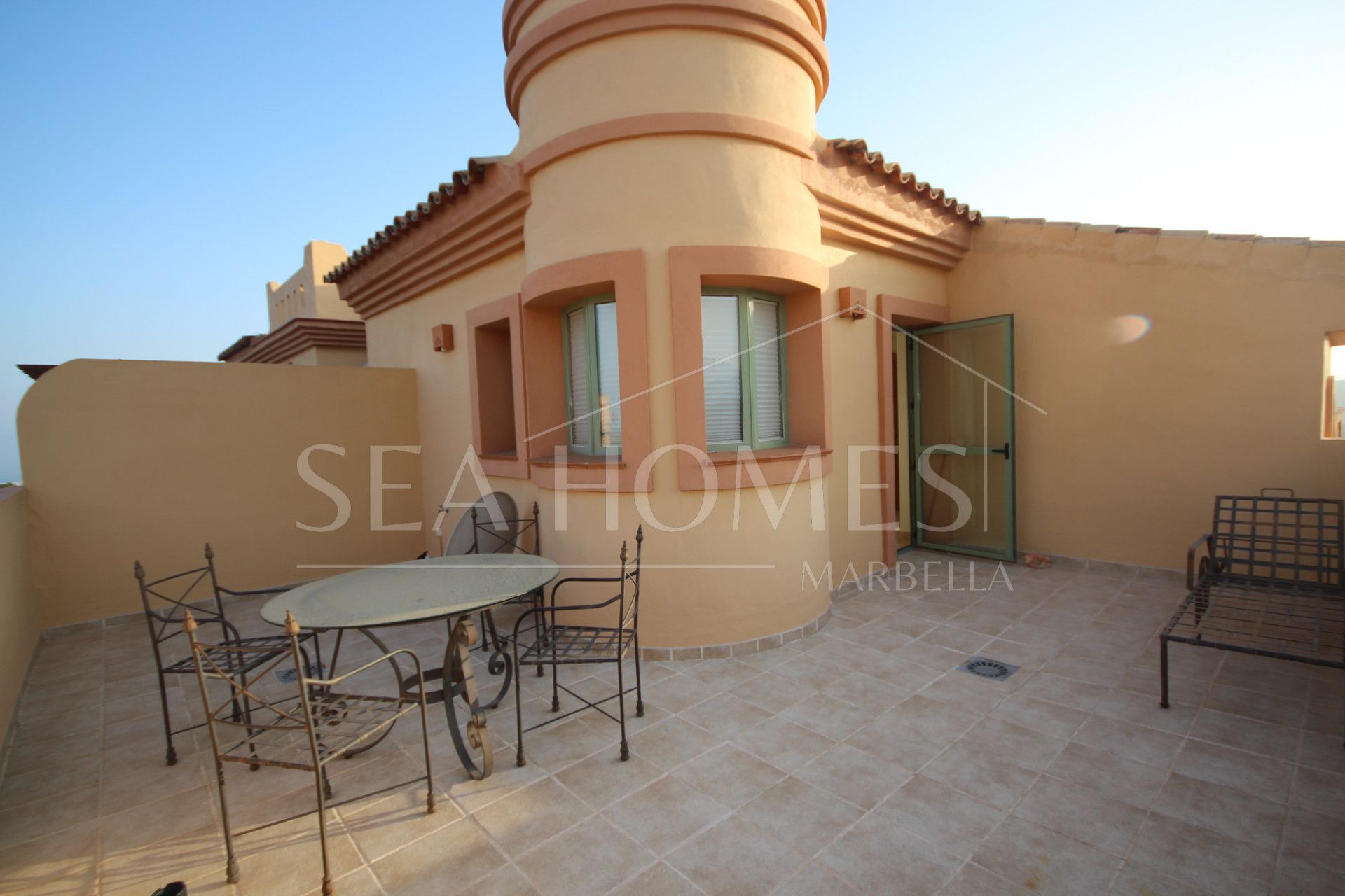 Exquisite corner penthouse in Four Seasons Flamingos with sea and mountain views!