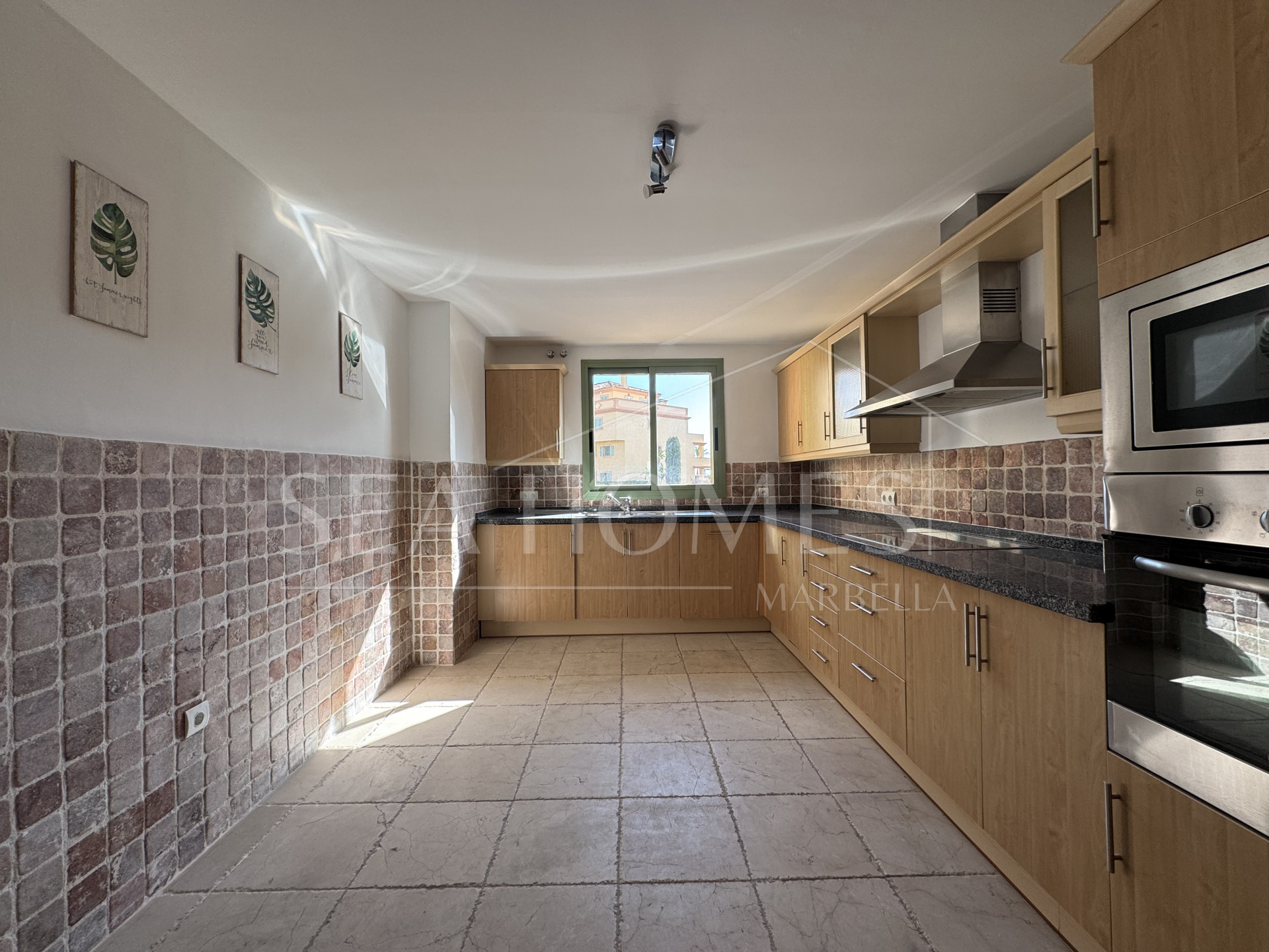 Exquisite corner penthouse in Four Seasons Flamingos with sea and mountain views!