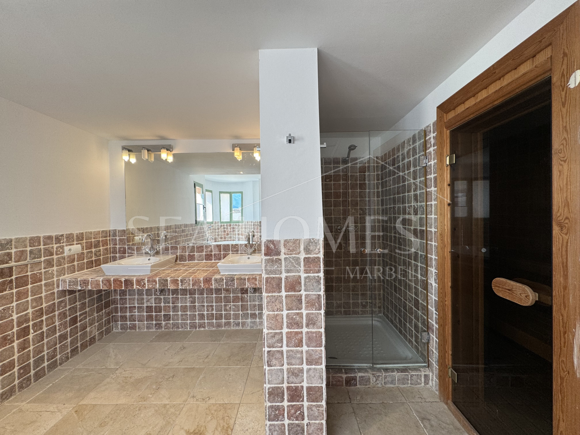 Exquisite corner penthouse in Four Seasons Flamingos with sea and mountain views!