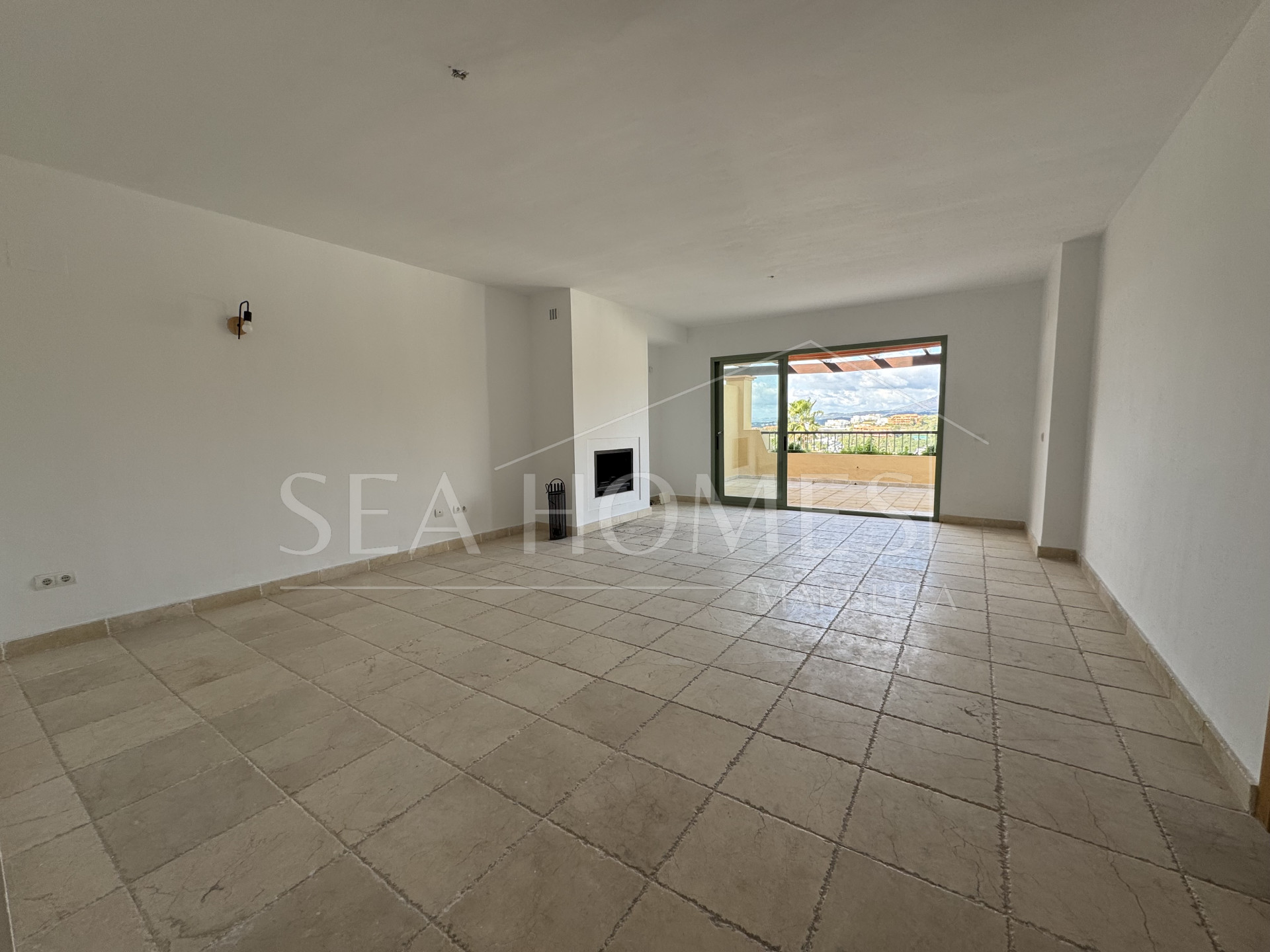 Exquisite corner penthouse in Four Seasons Flamingos with sea and mountain views!