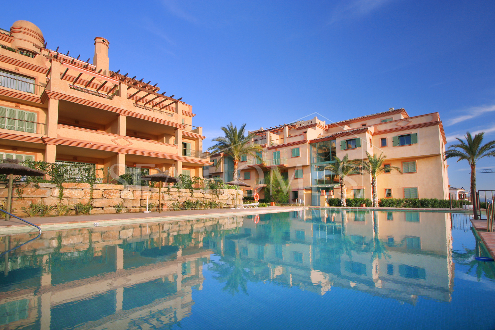 Exquisite corner penthouse in Four Seasons Flamingos with sea and mountain views!