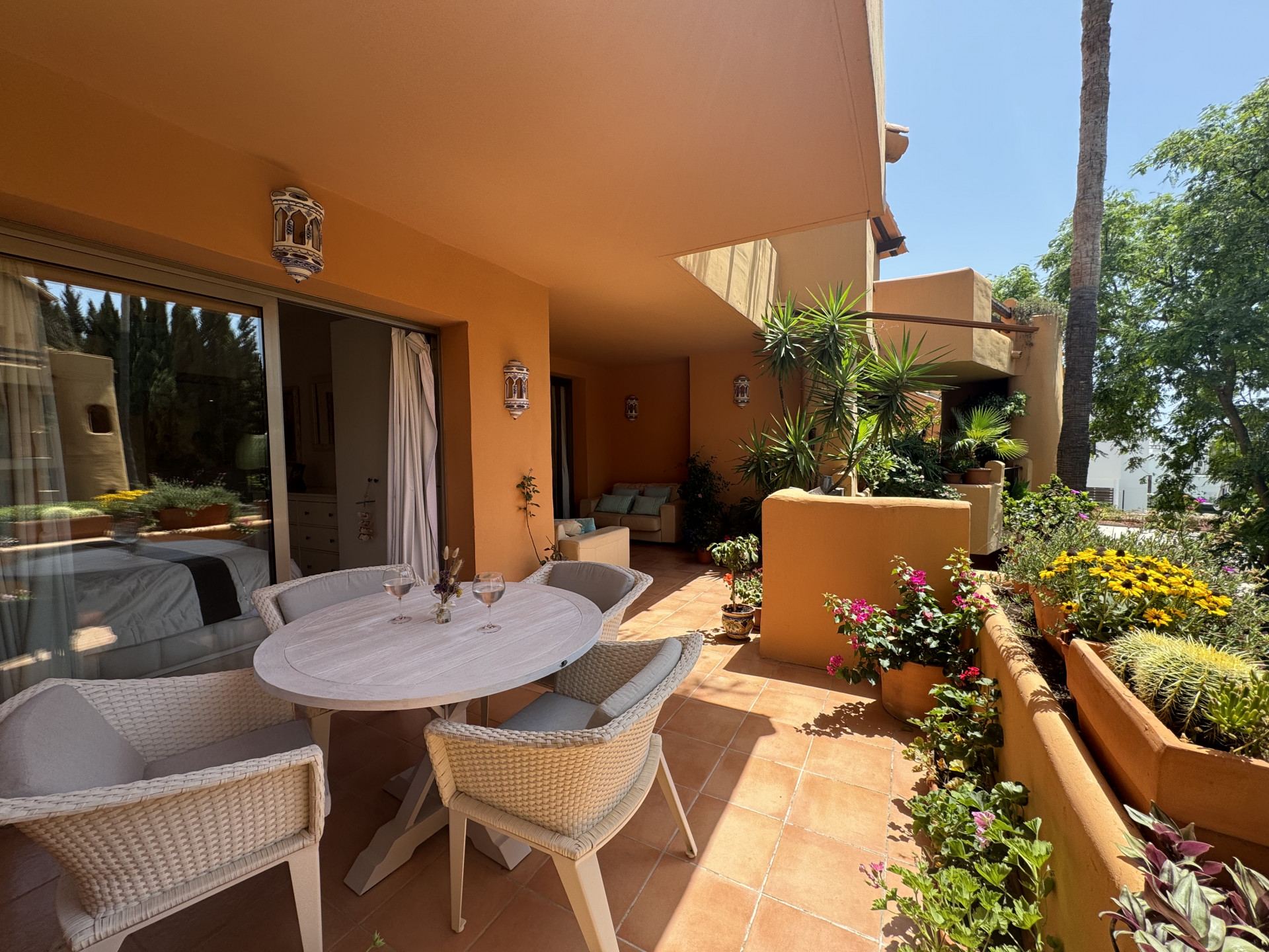 Excellent apartment with a large terrace located walking distance to shops, restaurants and the beach! Perfect holiday apartment!