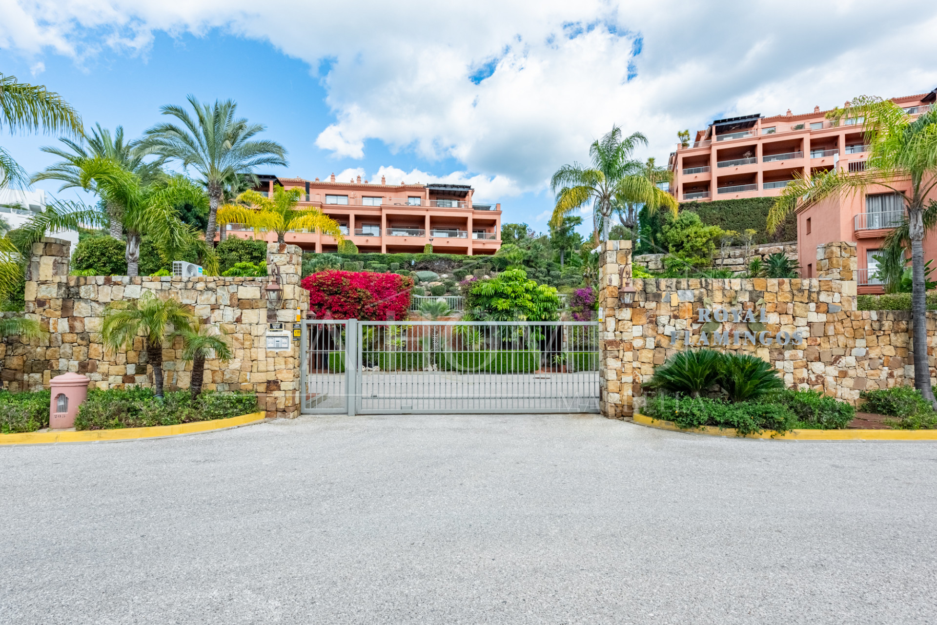 Luxurious Penthouse with Panoramic Views in Royal Flamingos, Benahavis