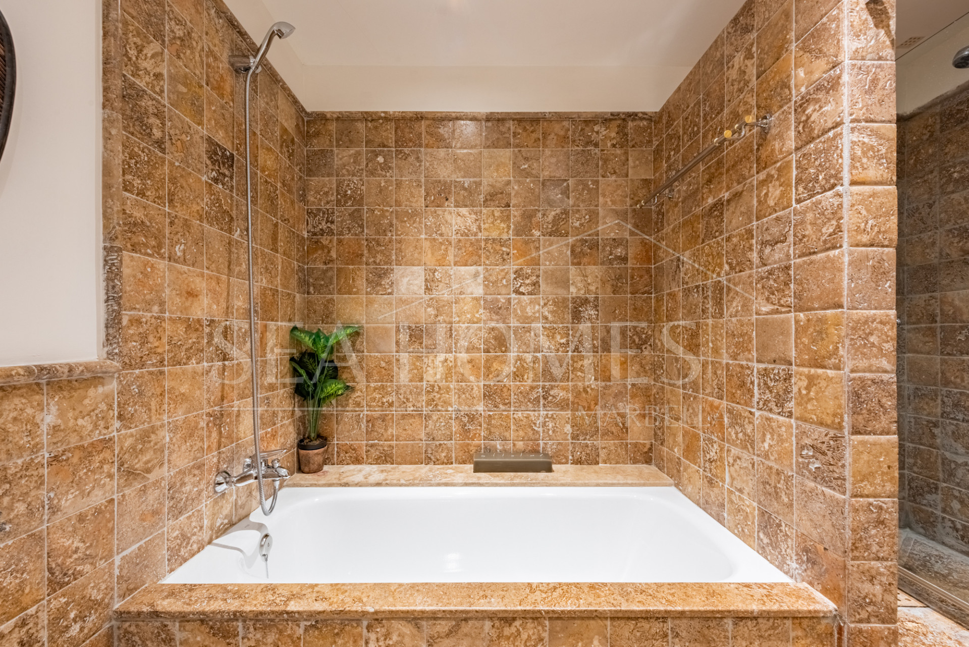 Luxurious Penthouse with Panoramic Views in Royal Flamingos, Benahavis