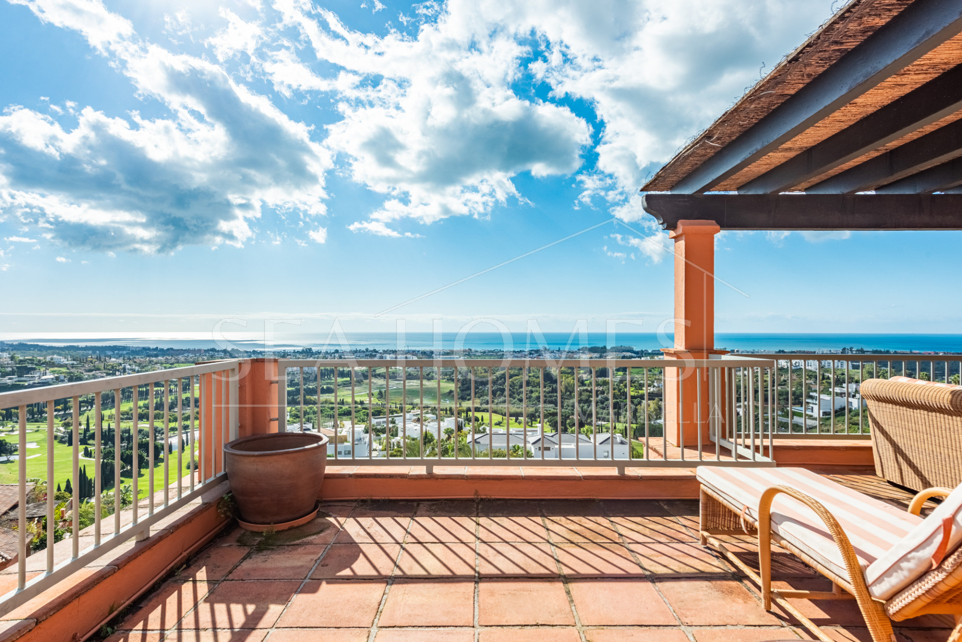 Luxurious Penthouse with Panoramic Views in Royal Flamingos, Benahavis