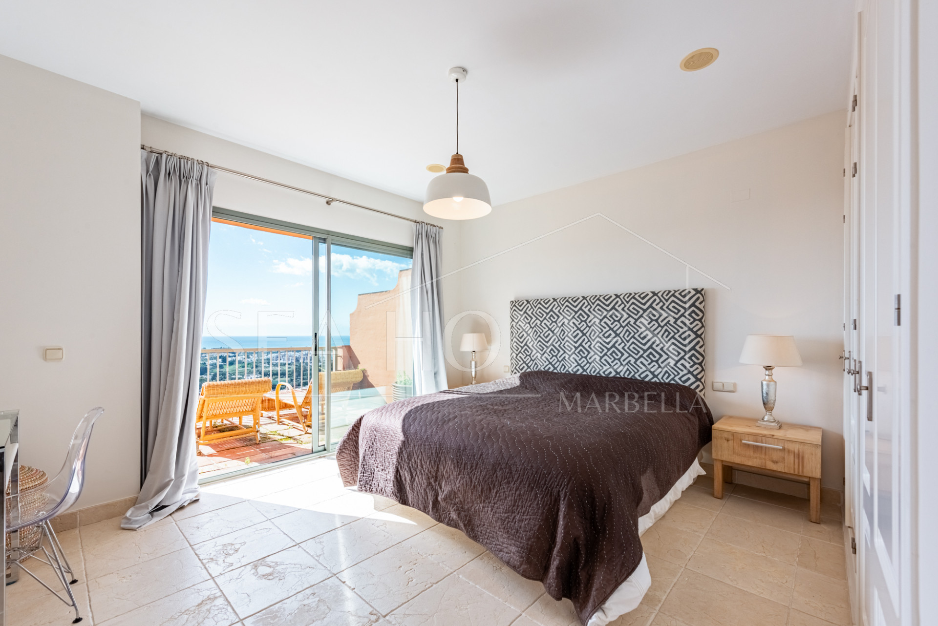 Luxurious Penthouse with Panoramic Views in Royal Flamingos, Benahavis