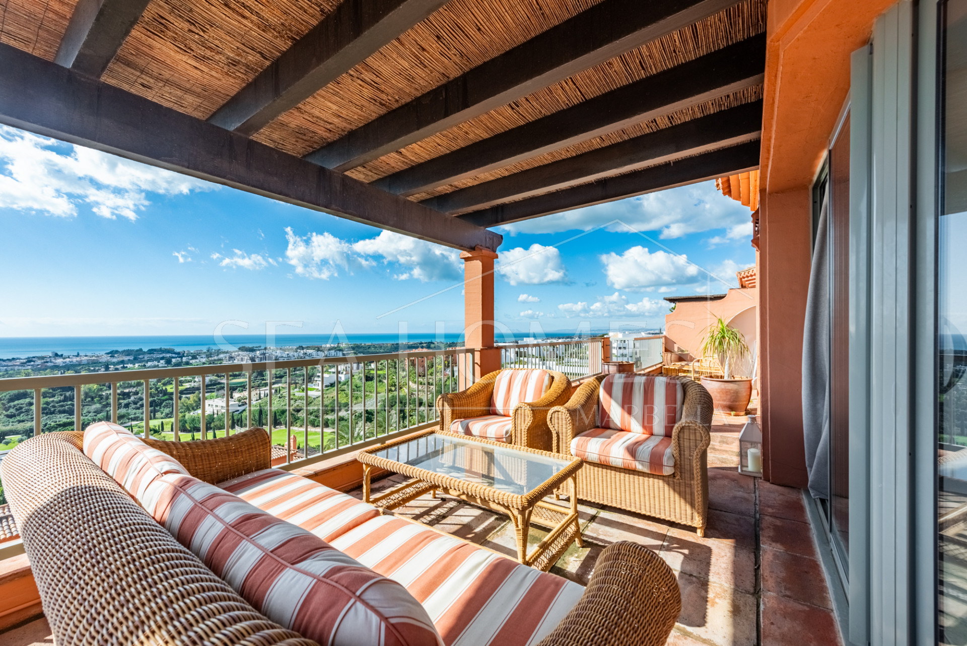 Luxurious Penthouse with Panoramic Views in Royal Flamingos, Benahavis