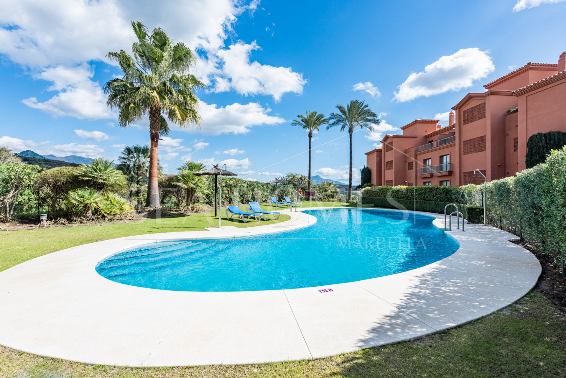 Luxurious Penthouse with Panoramic Views in Royal Flamingos, Benahavis