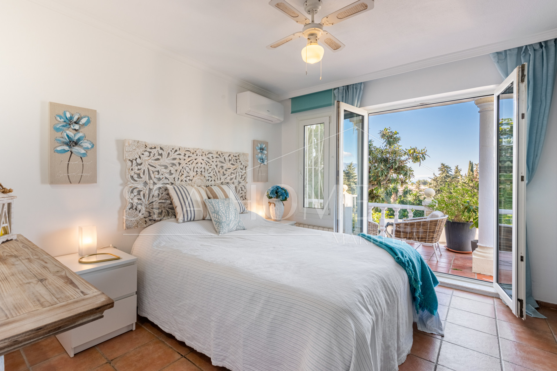 Charming townhouse with sea and mountain views near Atalaya Golf!