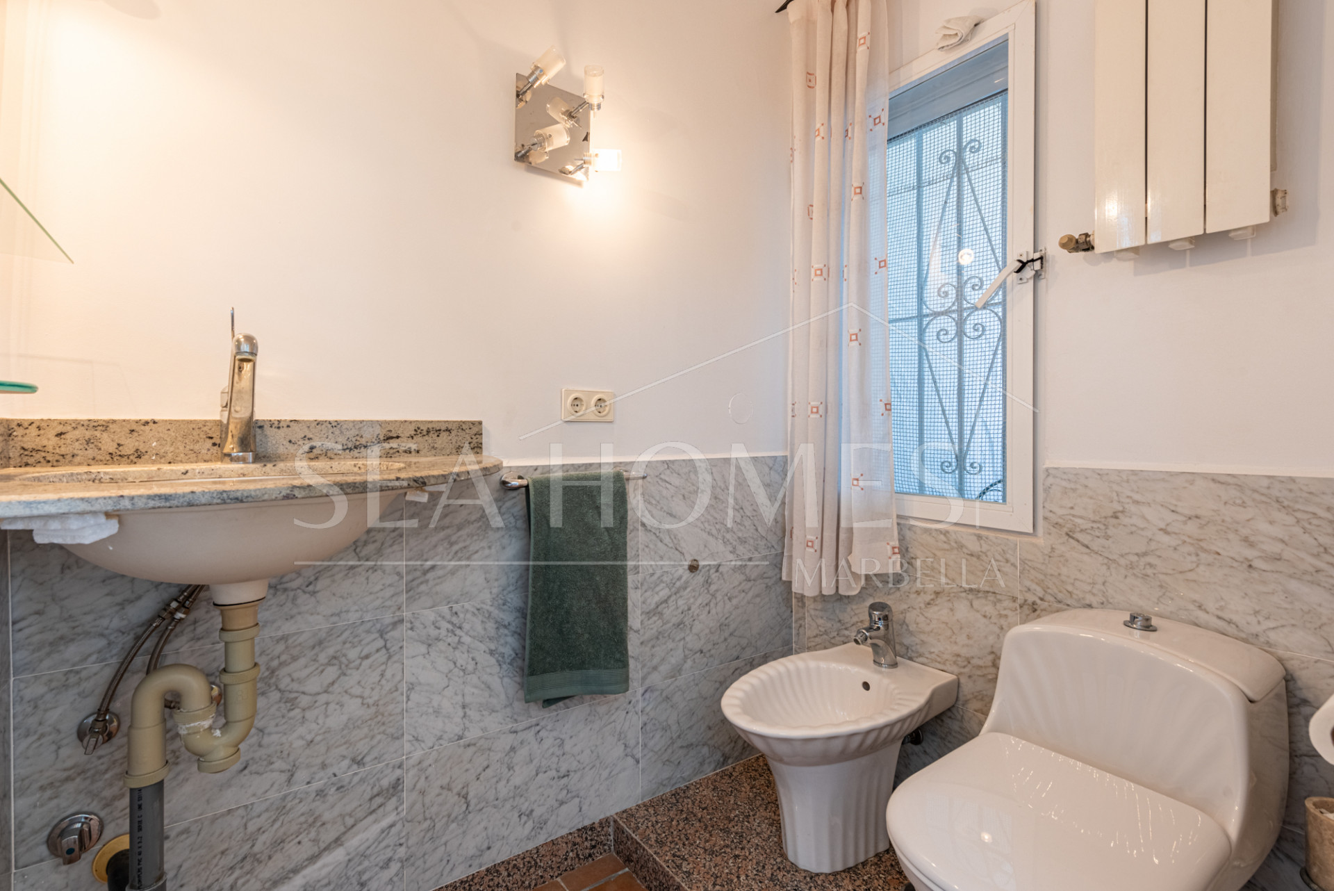 Charming townhouse with sea and mountain views near Atalaya Golf!