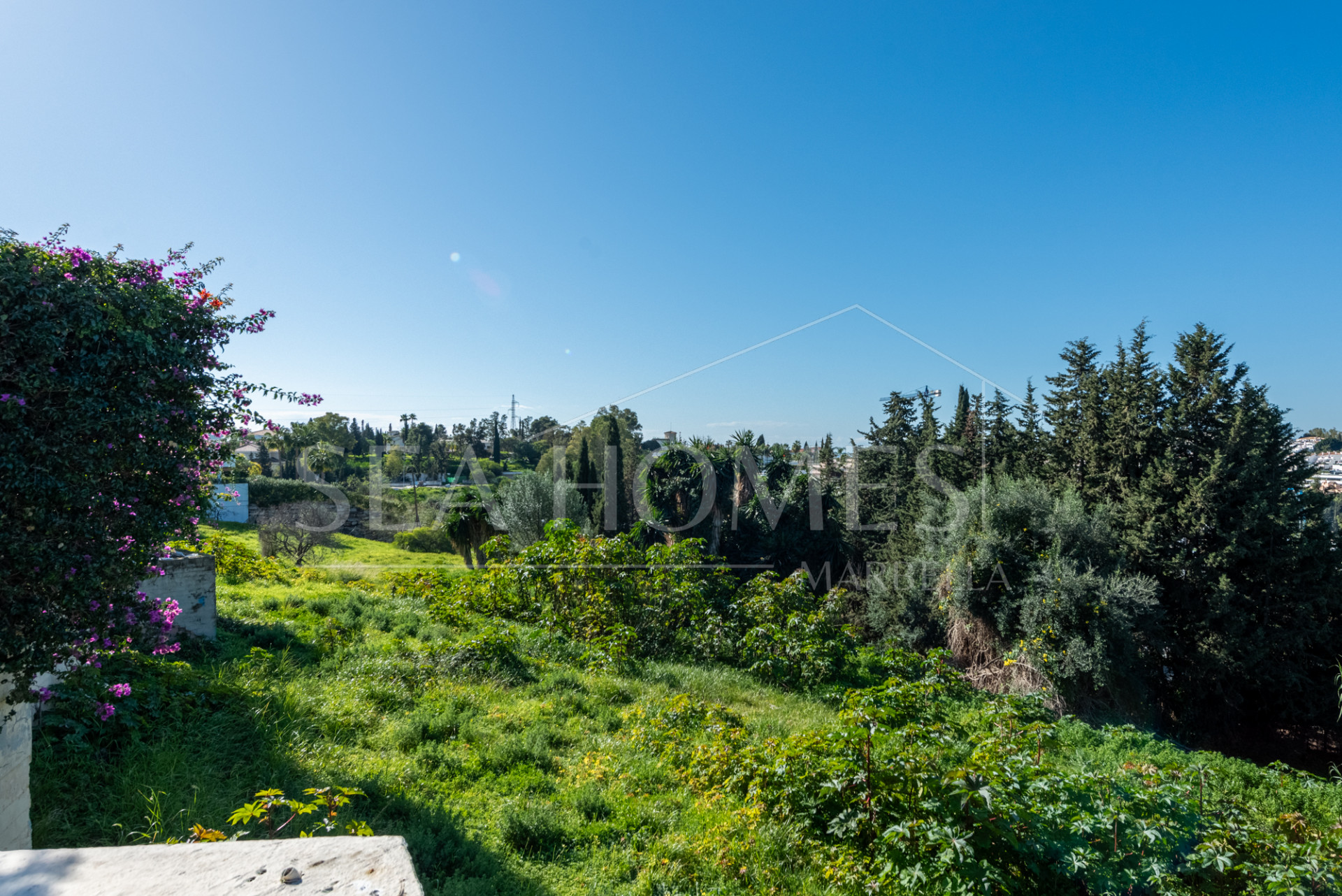 Charming townhouse with sea and mountain views near Atalaya Golf!