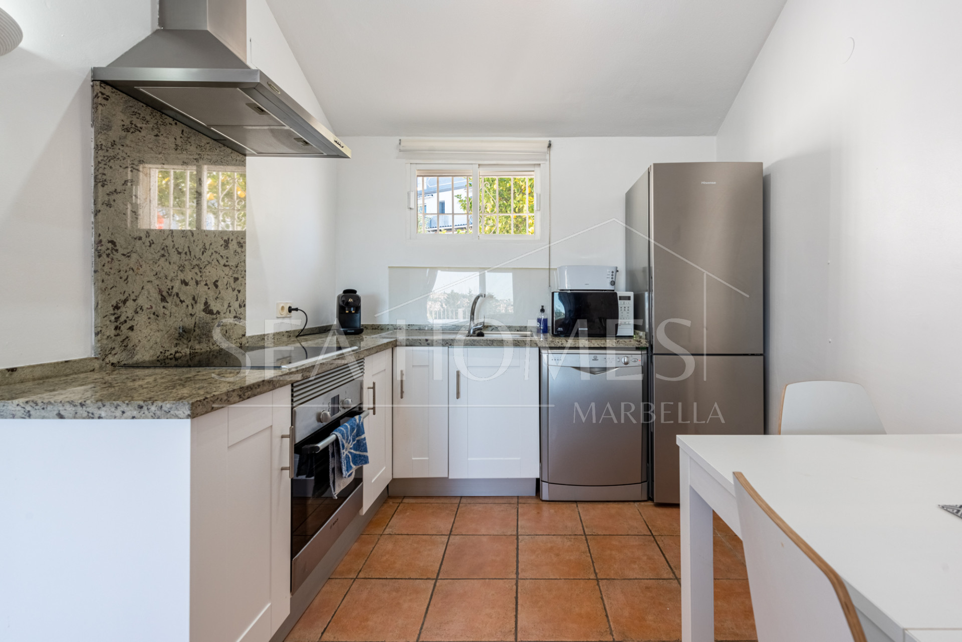 Charming townhouse with sea and mountain views near Atalaya Golf!