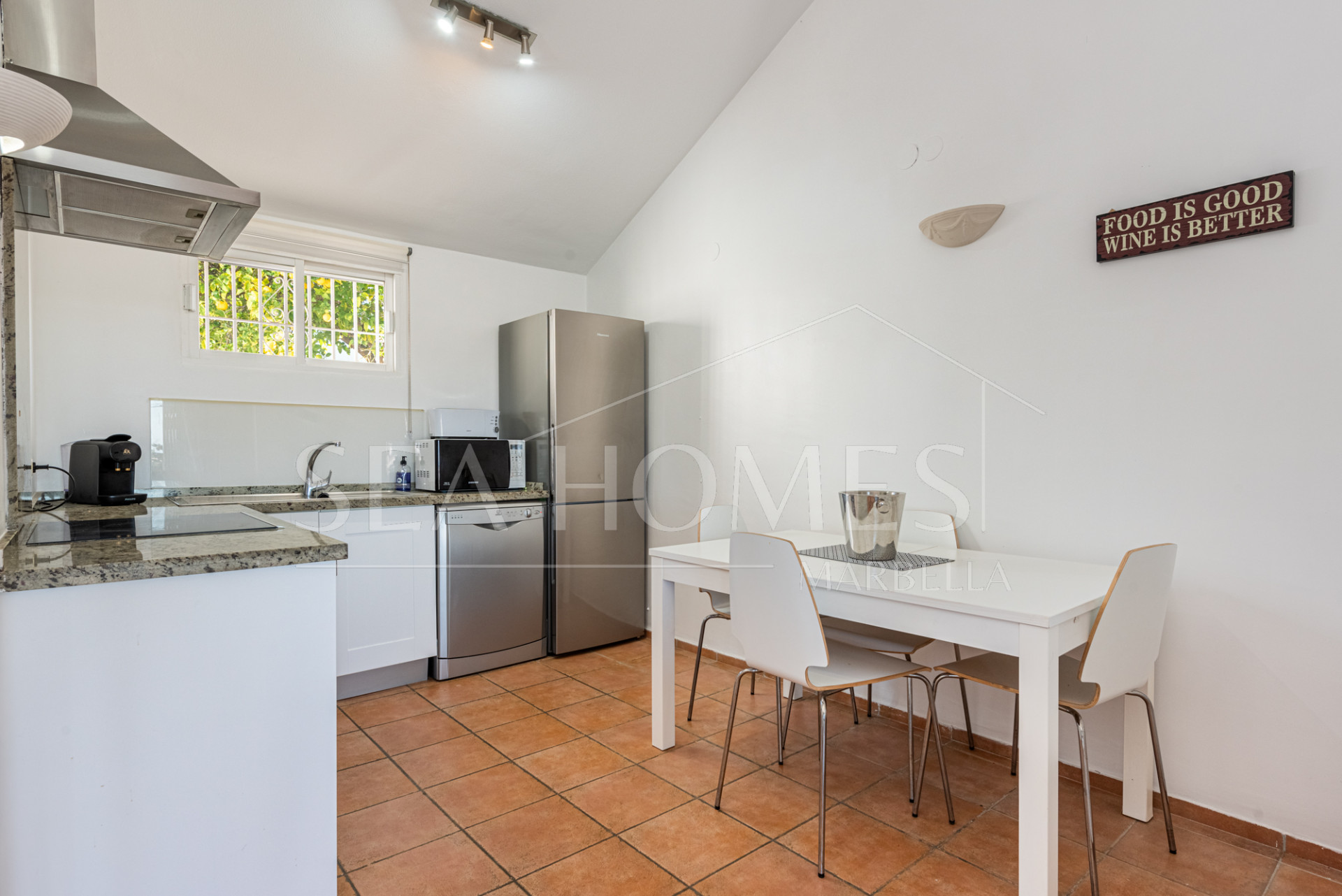 Charming townhouse with sea and mountain views near Atalaya Golf!