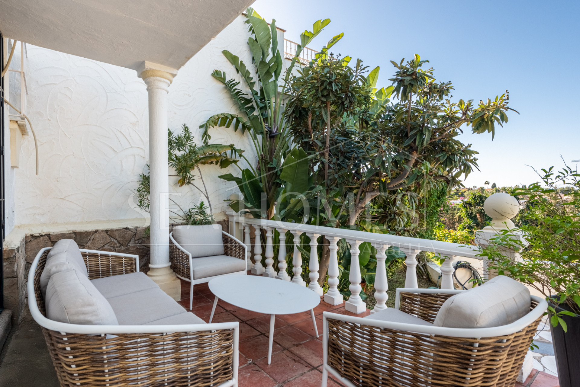 Charming townhouse with sea and mountain views near Atalaya Golf!