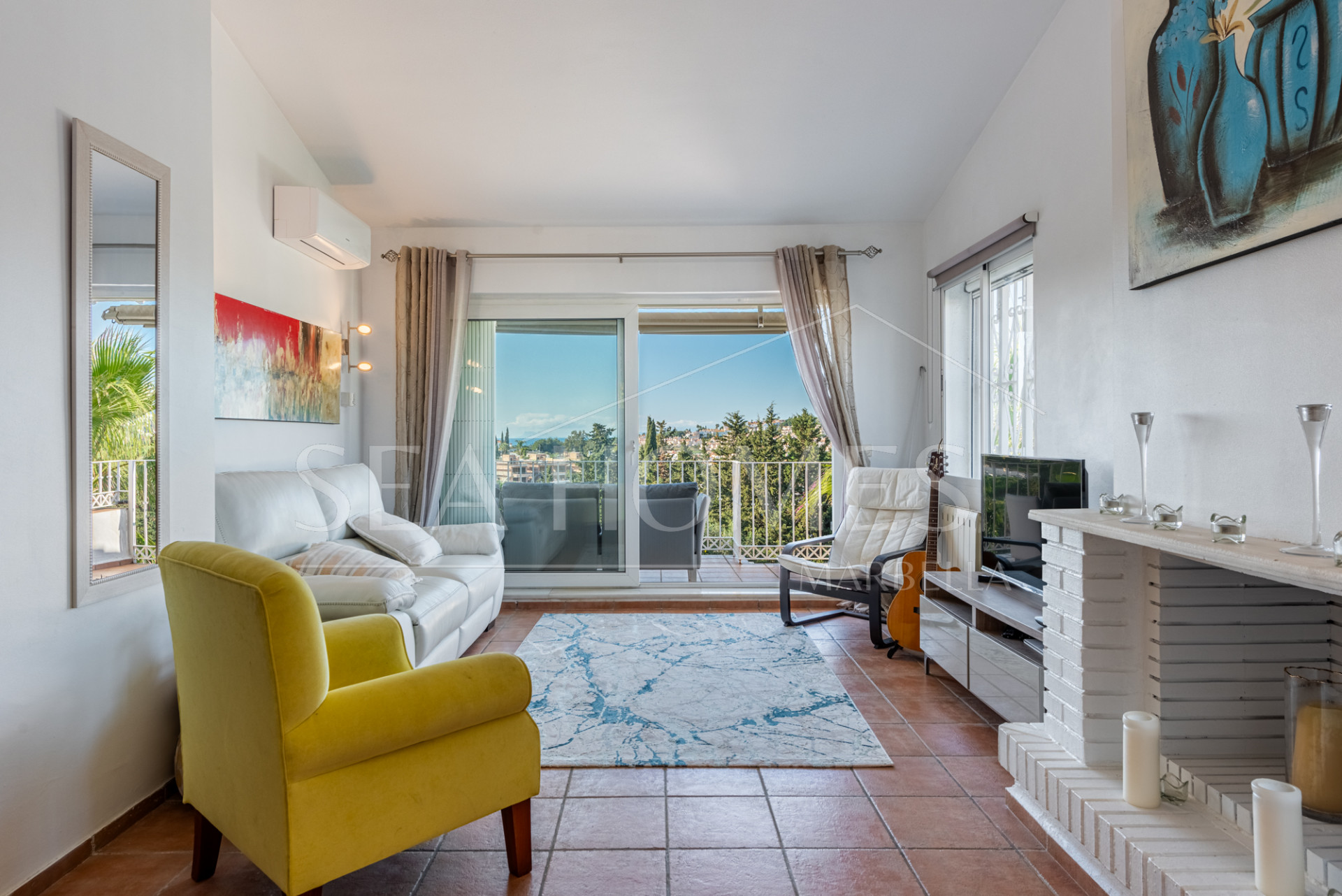 Charming townhouse with sea and mountain views near Atalaya Golf!