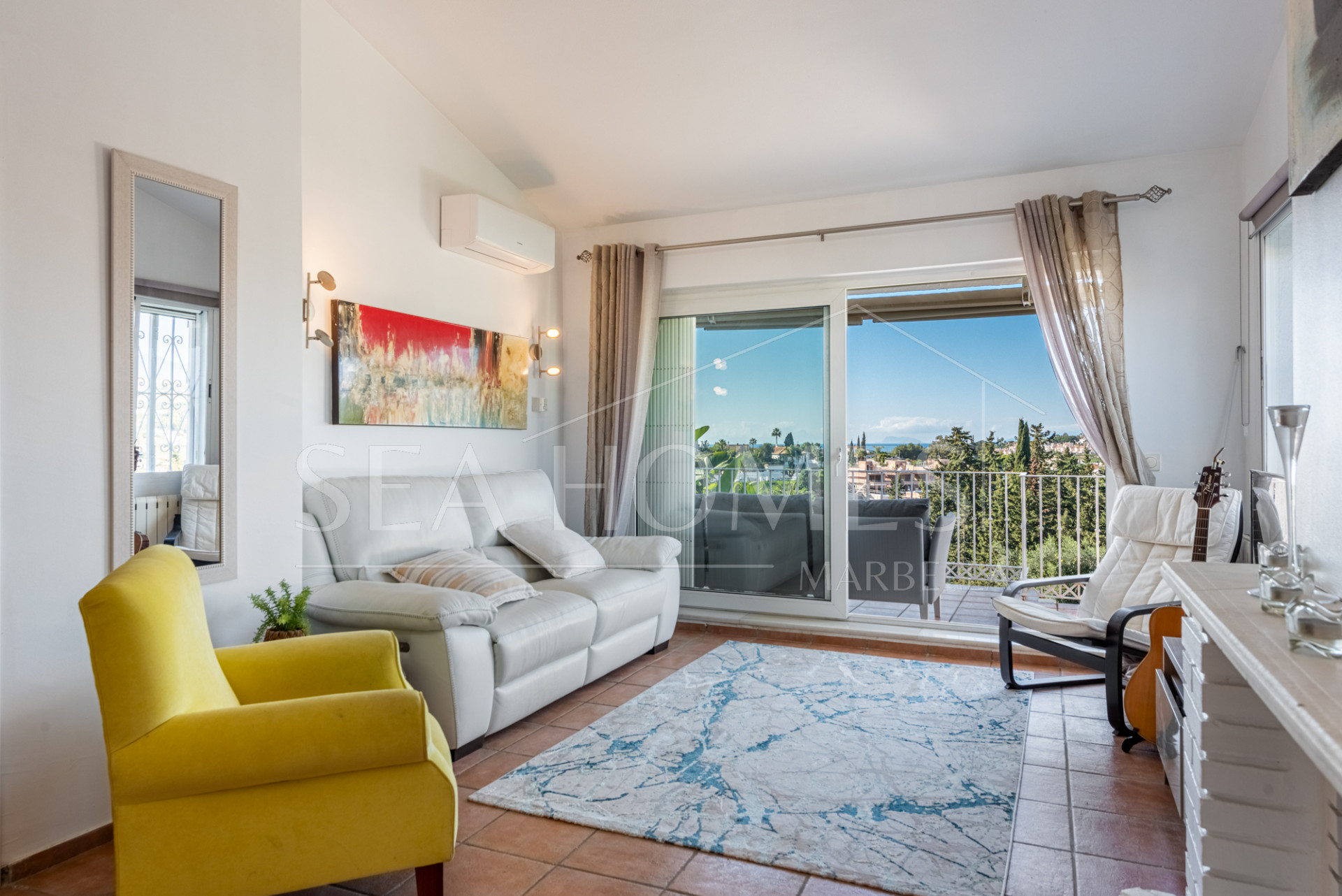 Charming townhouse with sea and mountain views near Atalaya Golf!