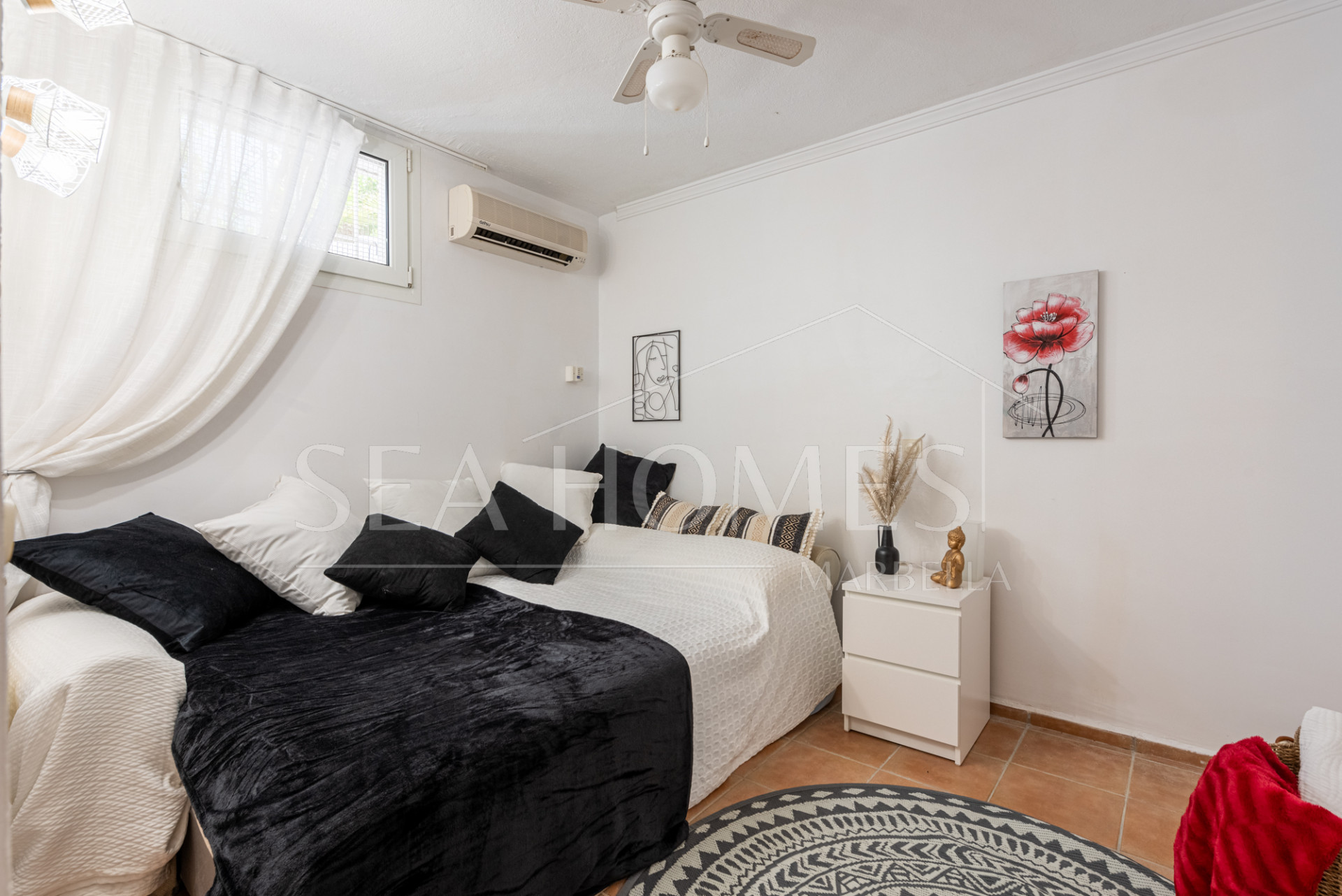 Charming townhouse with sea and mountain views near Atalaya Golf!