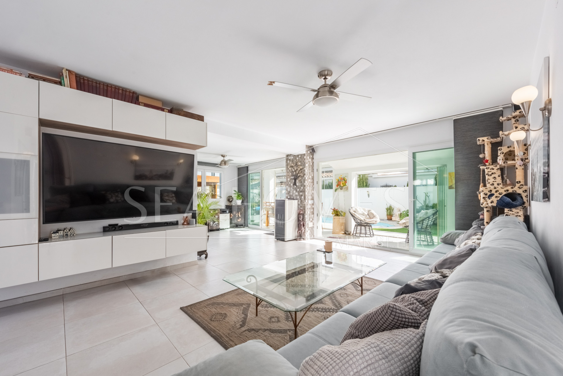 Modern Beachside Villa with Sea Views – New Golden Mile, Estepona