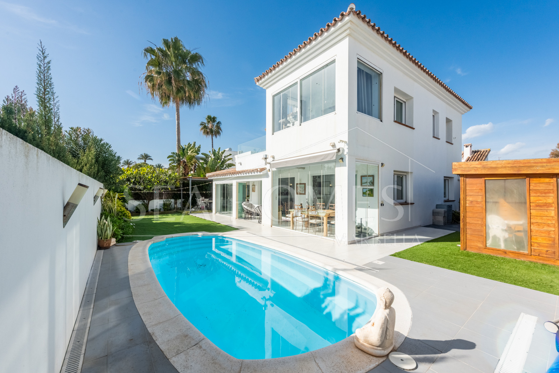 Modern Beachside Villa with Sea Views – New Golden Mile, Estepona
