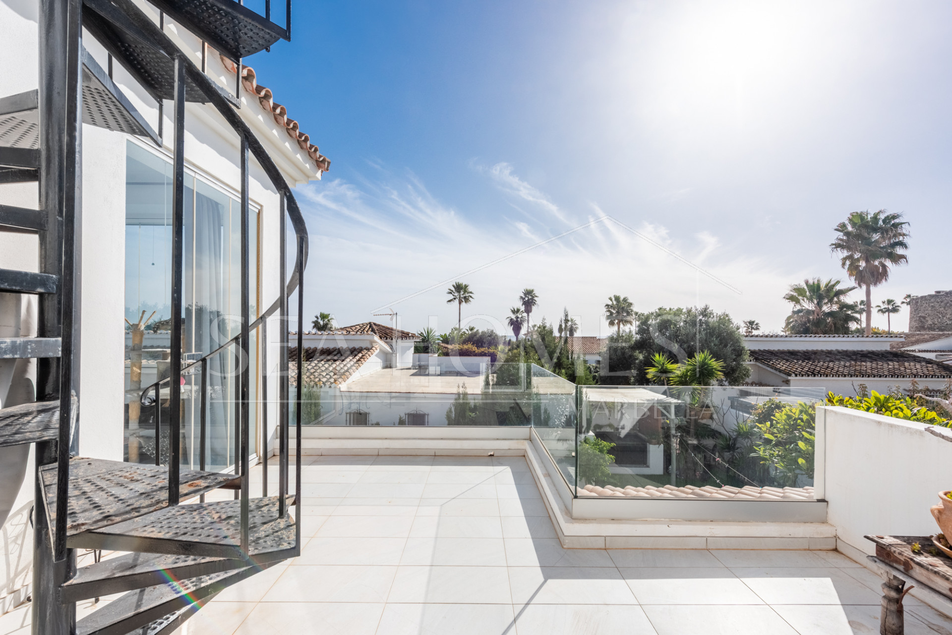 Modern Beachside Villa with Sea Views – New Golden Mile, Estepona