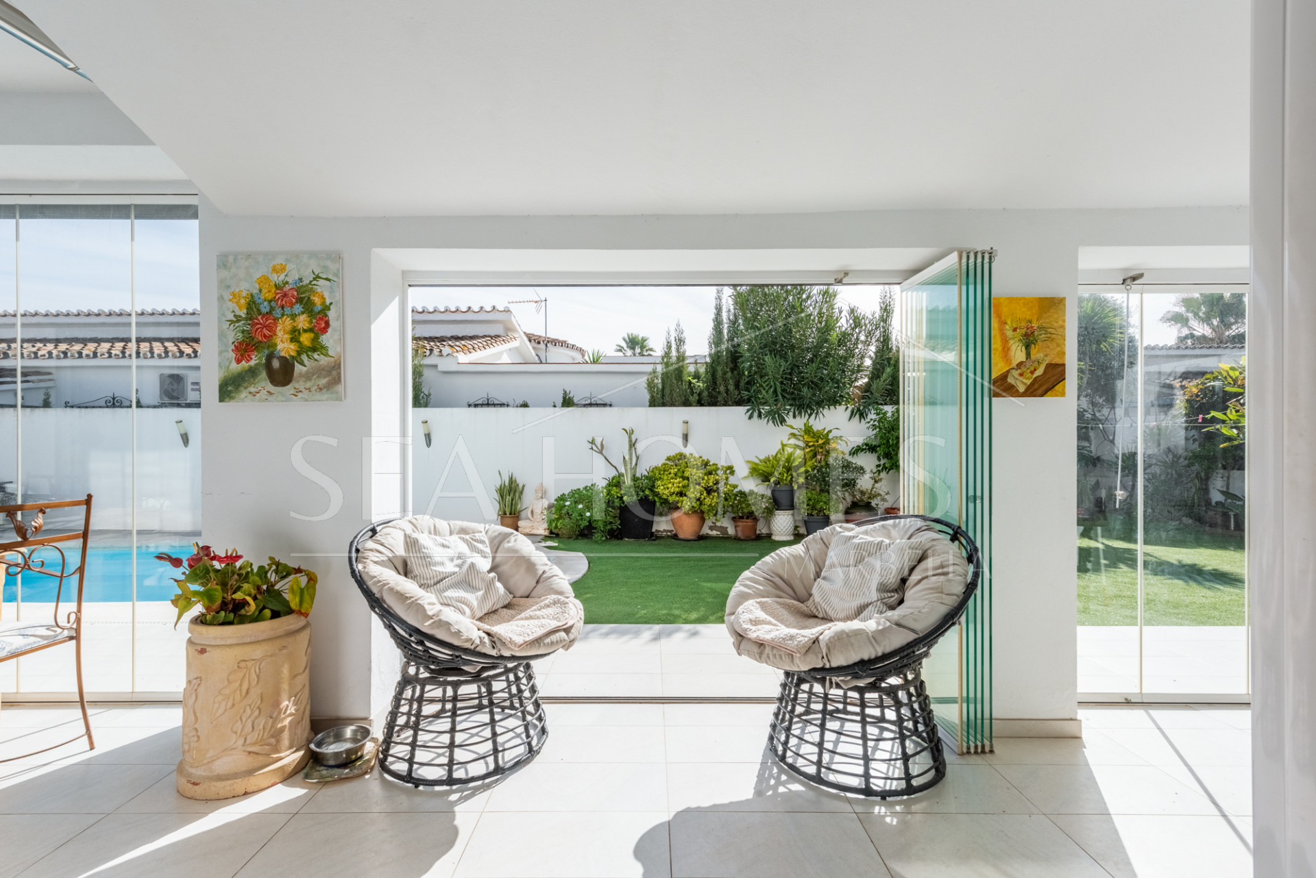 Modern Beachside Villa with Sea Views – New Golden Mile, Estepona