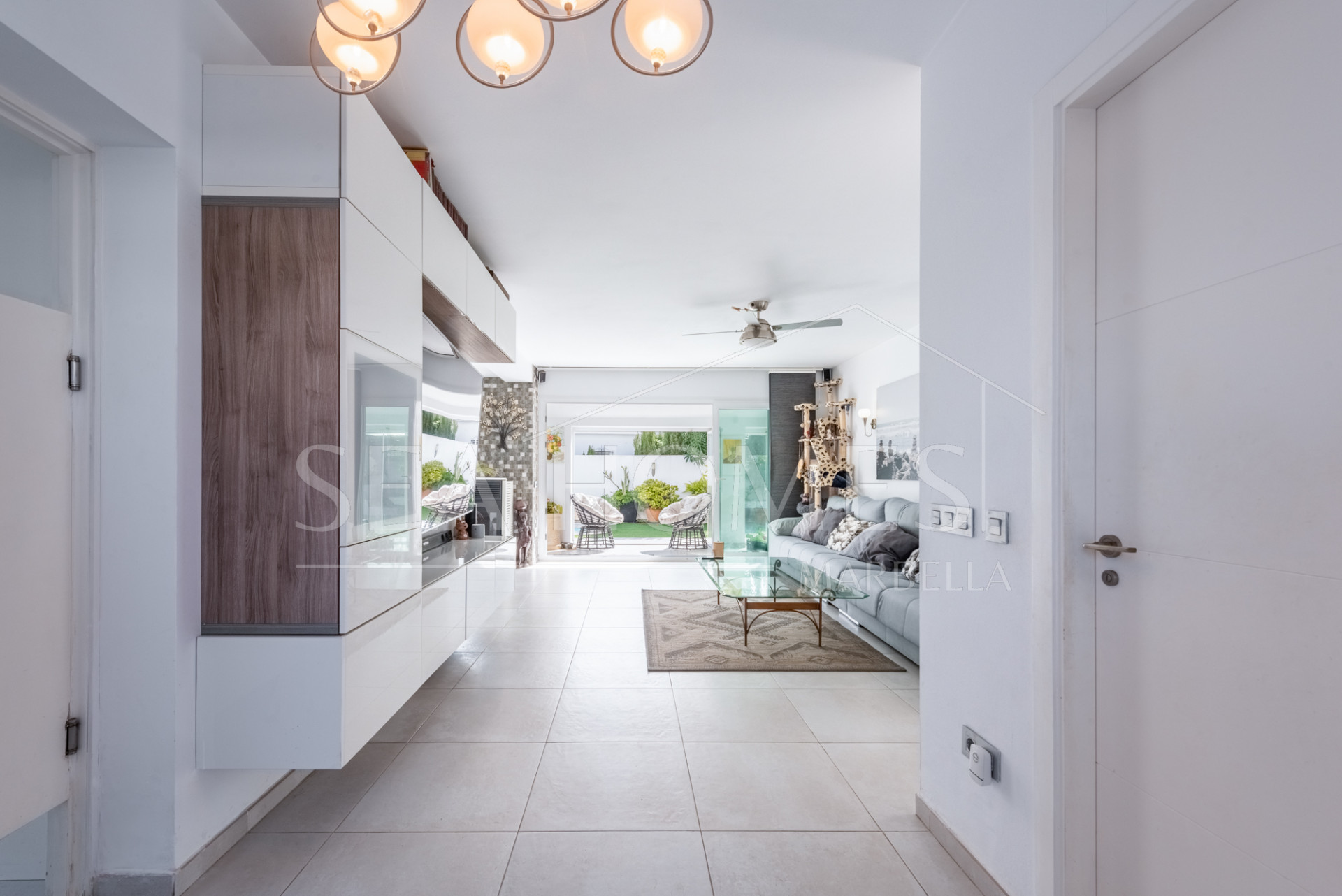 Modern Beachside Villa with Sea Views – New Golden Mile, Estepona