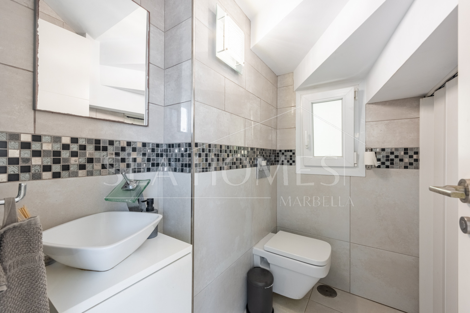 Modern Beachside Villa with Sea Views – New Golden Mile, Estepona