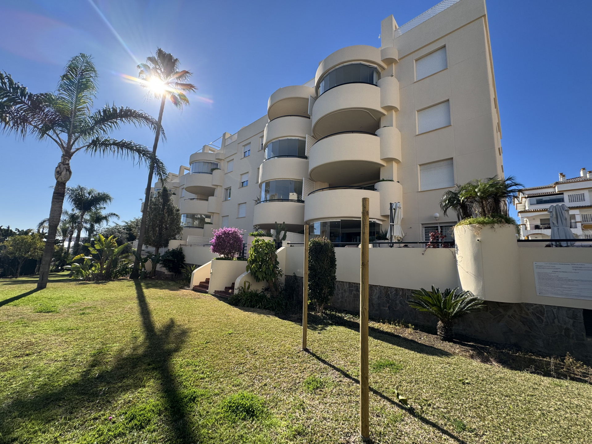 Schönes Apartment mit Meerblick direkt an der Goldenen Meile von Marbella!