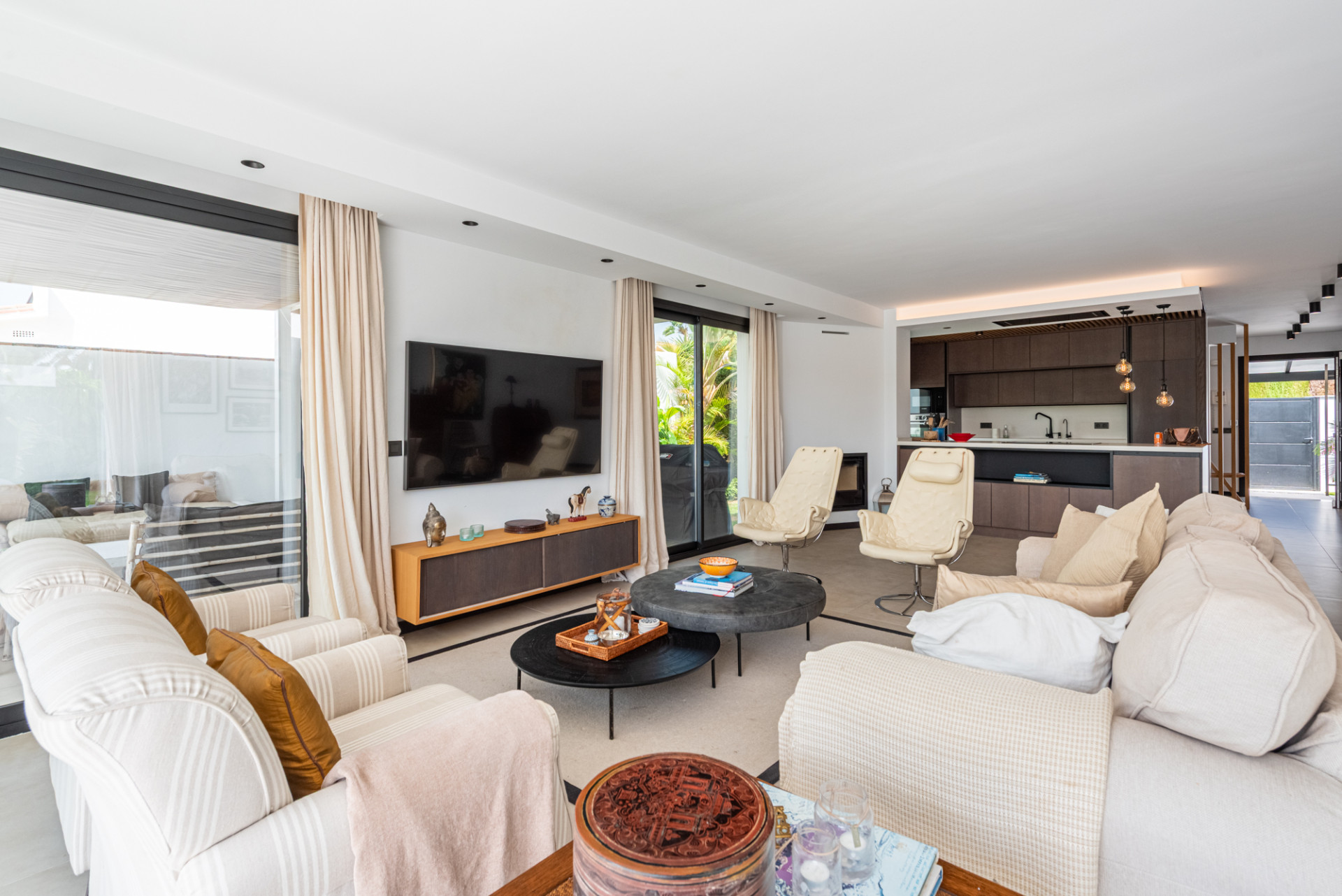 Stylish Renovated Villa with Contemporary Design in the Heart of Elviria — photo 6