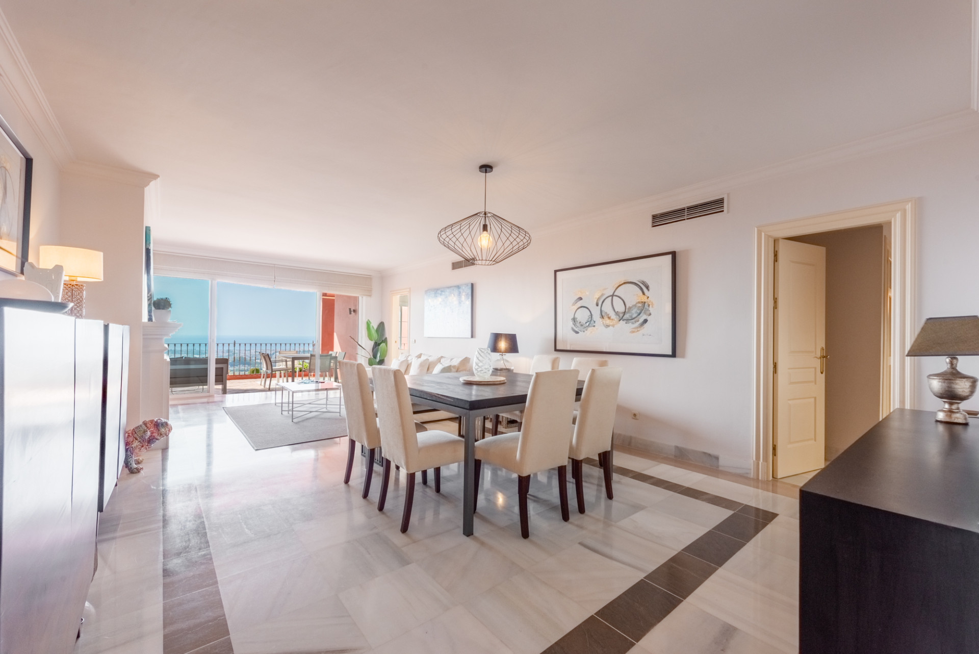 Panoramic Sea Views & Outstanding Potential – Spacious Monte Halcones Apartment Priced to Sell — photo 4