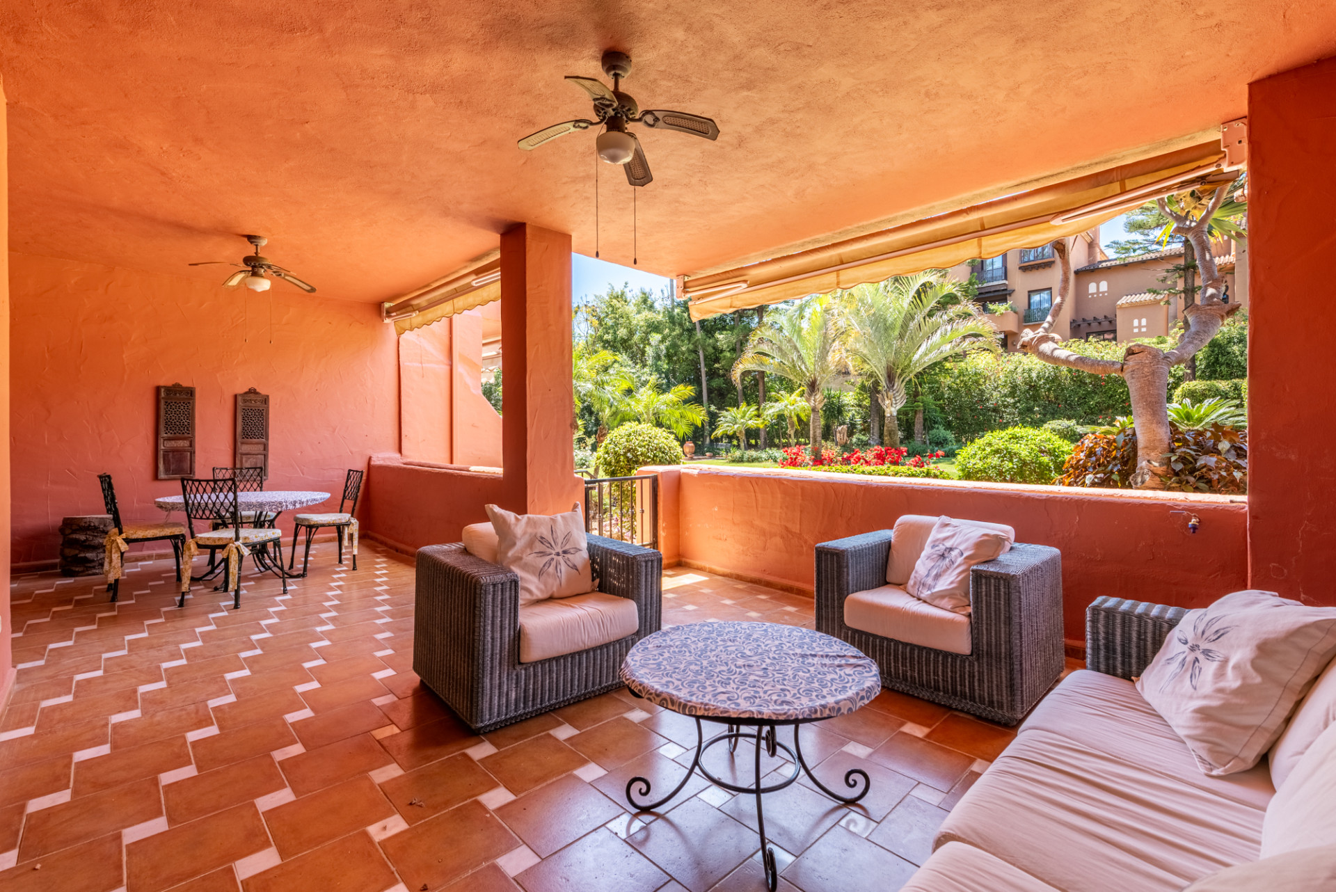 Spacious Ground Floor Apartment in Alhambra del Golf – Prime Beachside Location in Casasola — photo 7