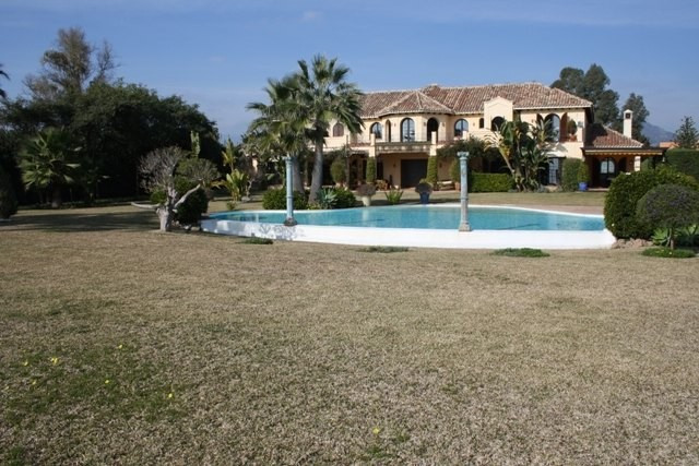 Villa Estepona R742822