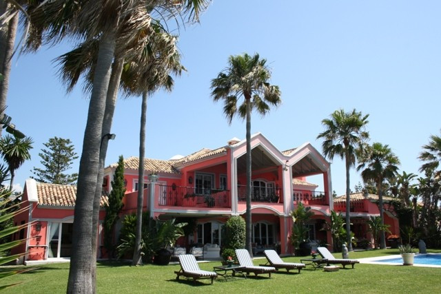 Very private frontline beach villa in Casasola/Guadalmina Baja - on the border between Marbella and Estepona