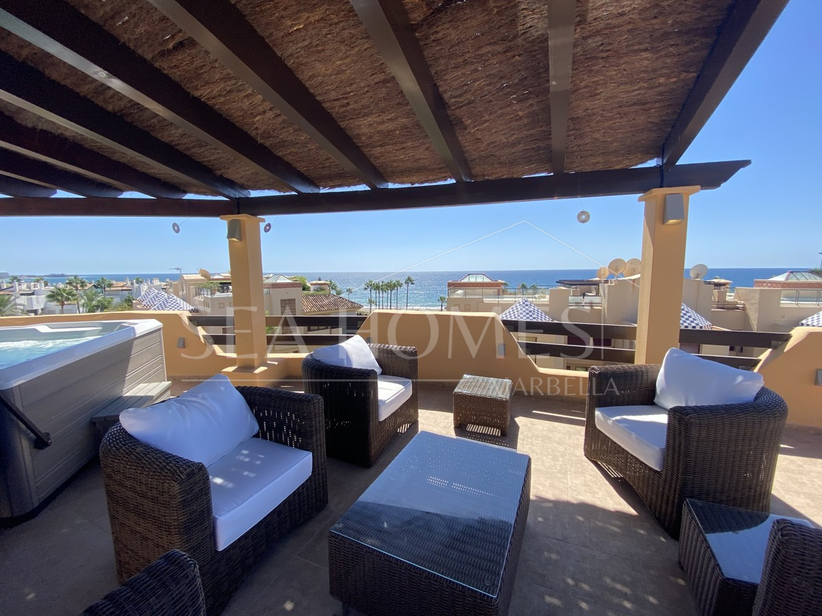 Beautiful penthouse with panoramic views, located 100 meters from the sandy beaches of Costalita!