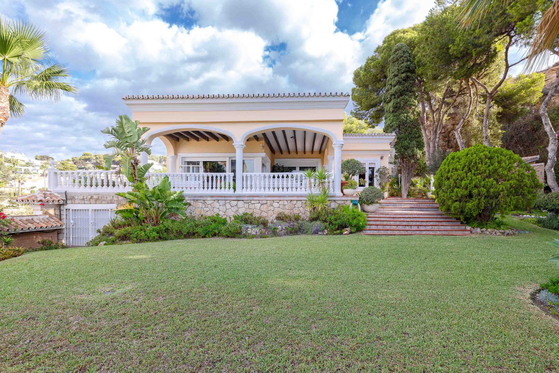 LUXURY VILLA FACING THE SEA IN EL CANDADO MÁLAGA