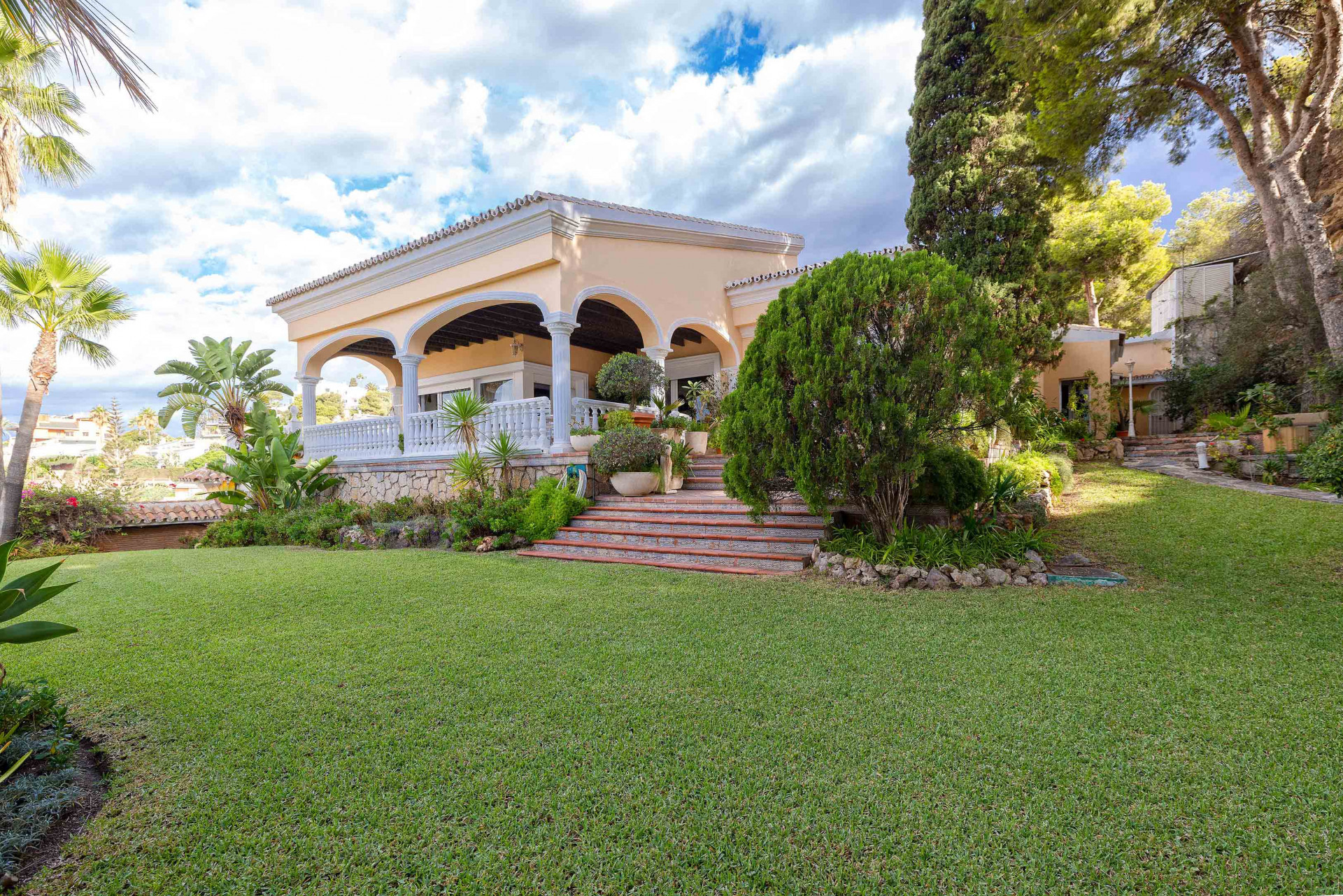 LUXURY VILLA FACING THE SEA IN EL CANDADO MÁLAGA