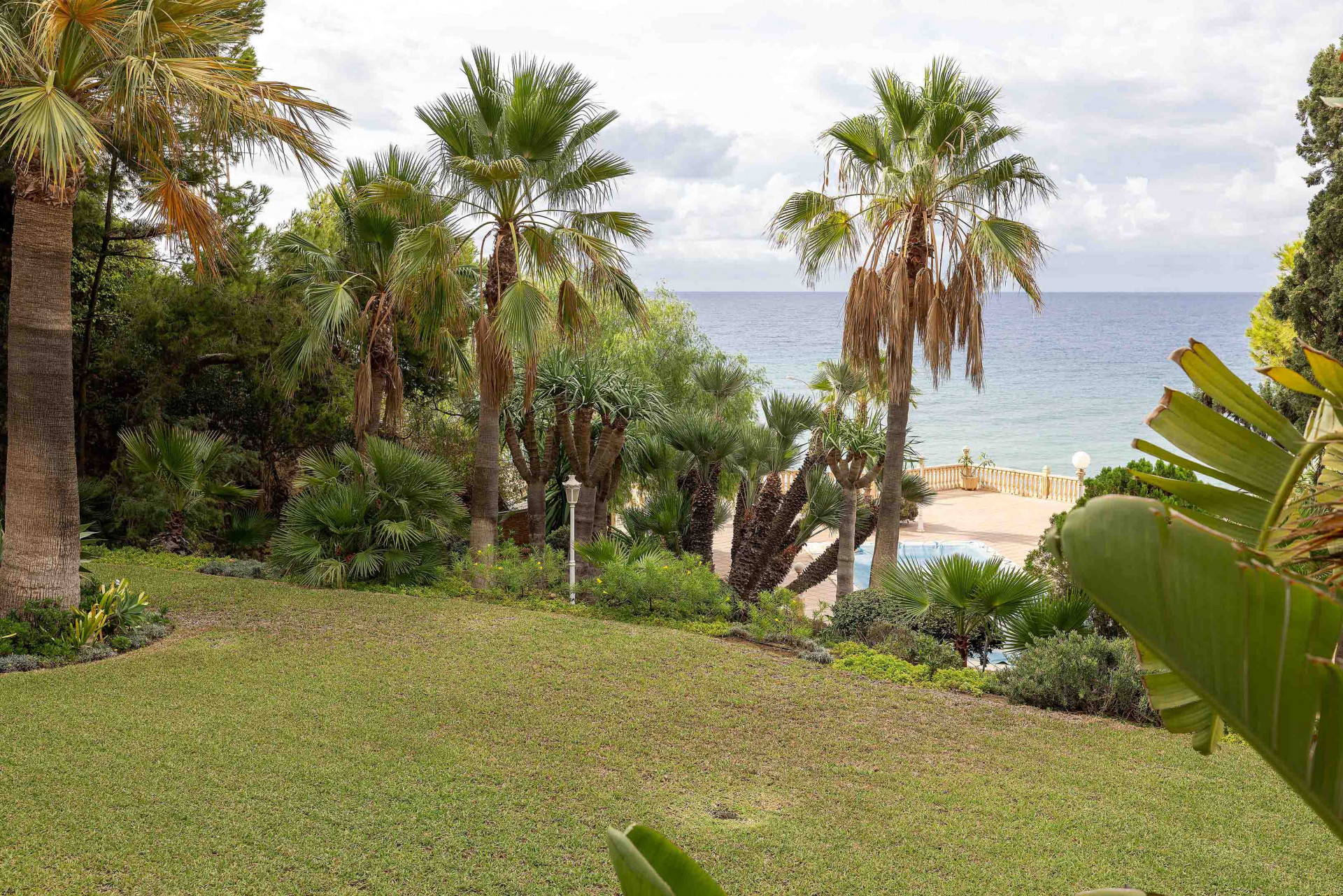 LUXURY VILLA FACING THE SEA IN EL CANDADO MÁLAGA